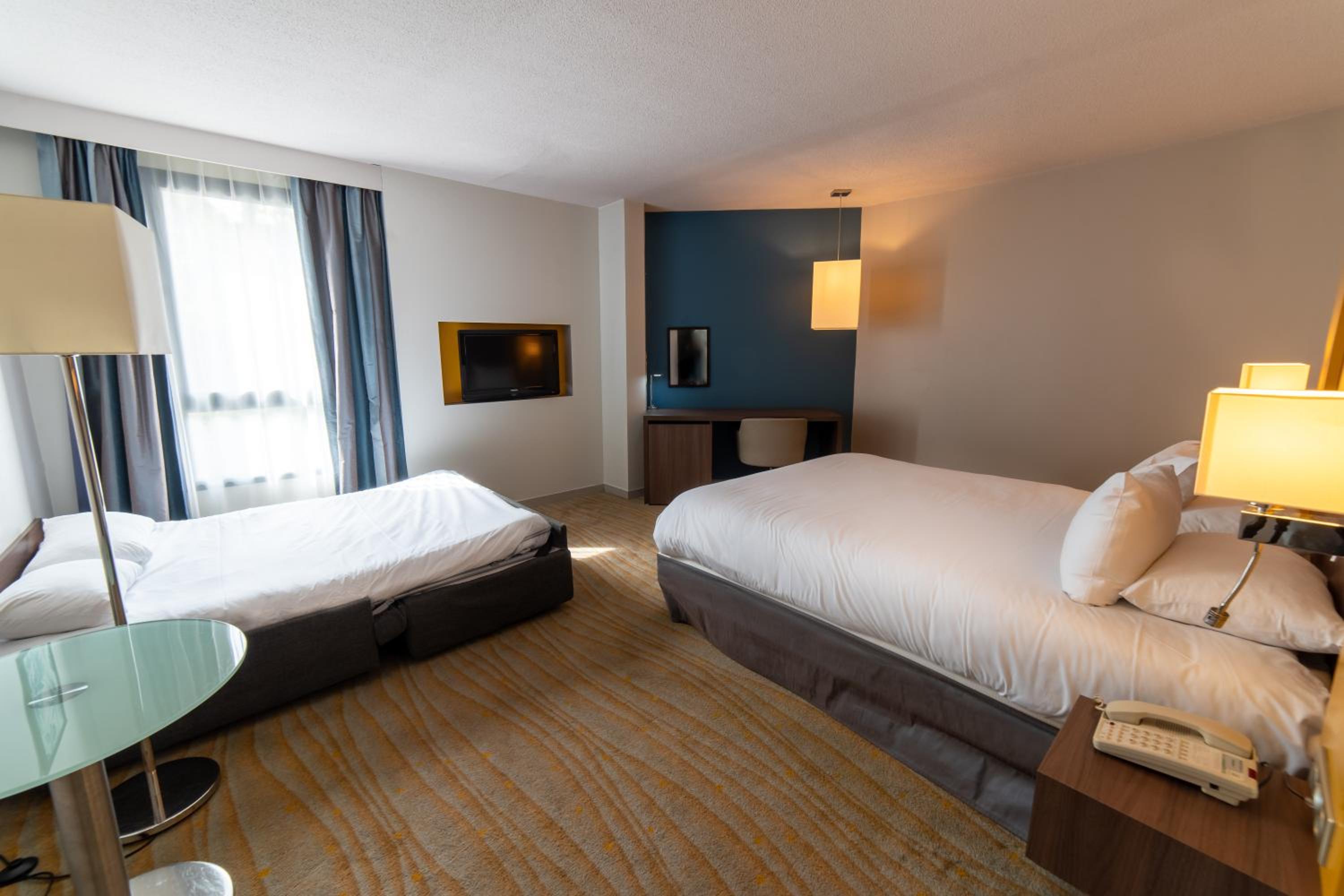 Premium Queen Room with sofa bed photo 3