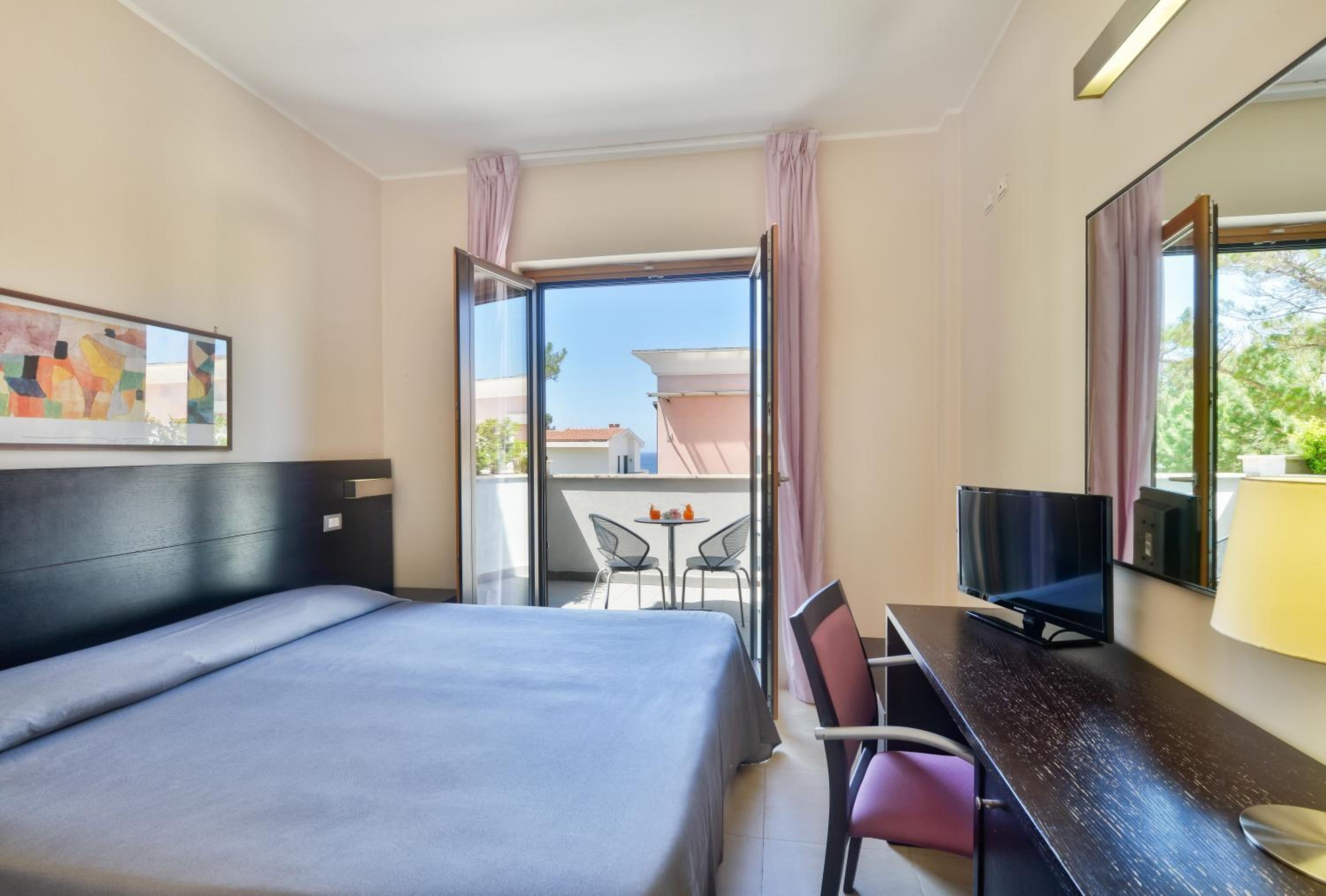 Small Double Room - Photo 4
