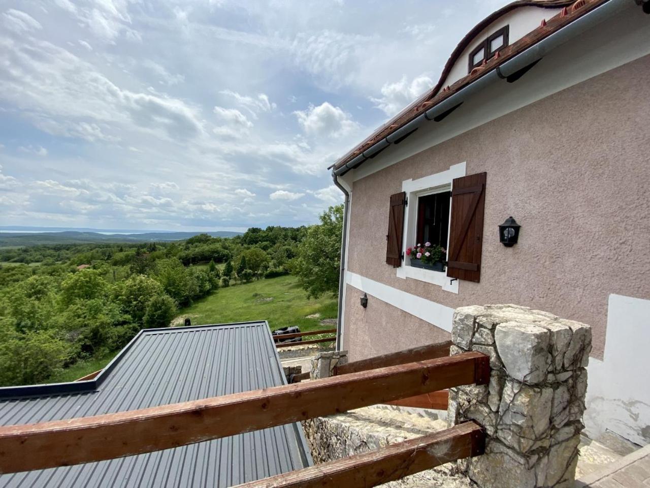 Villa photo 2