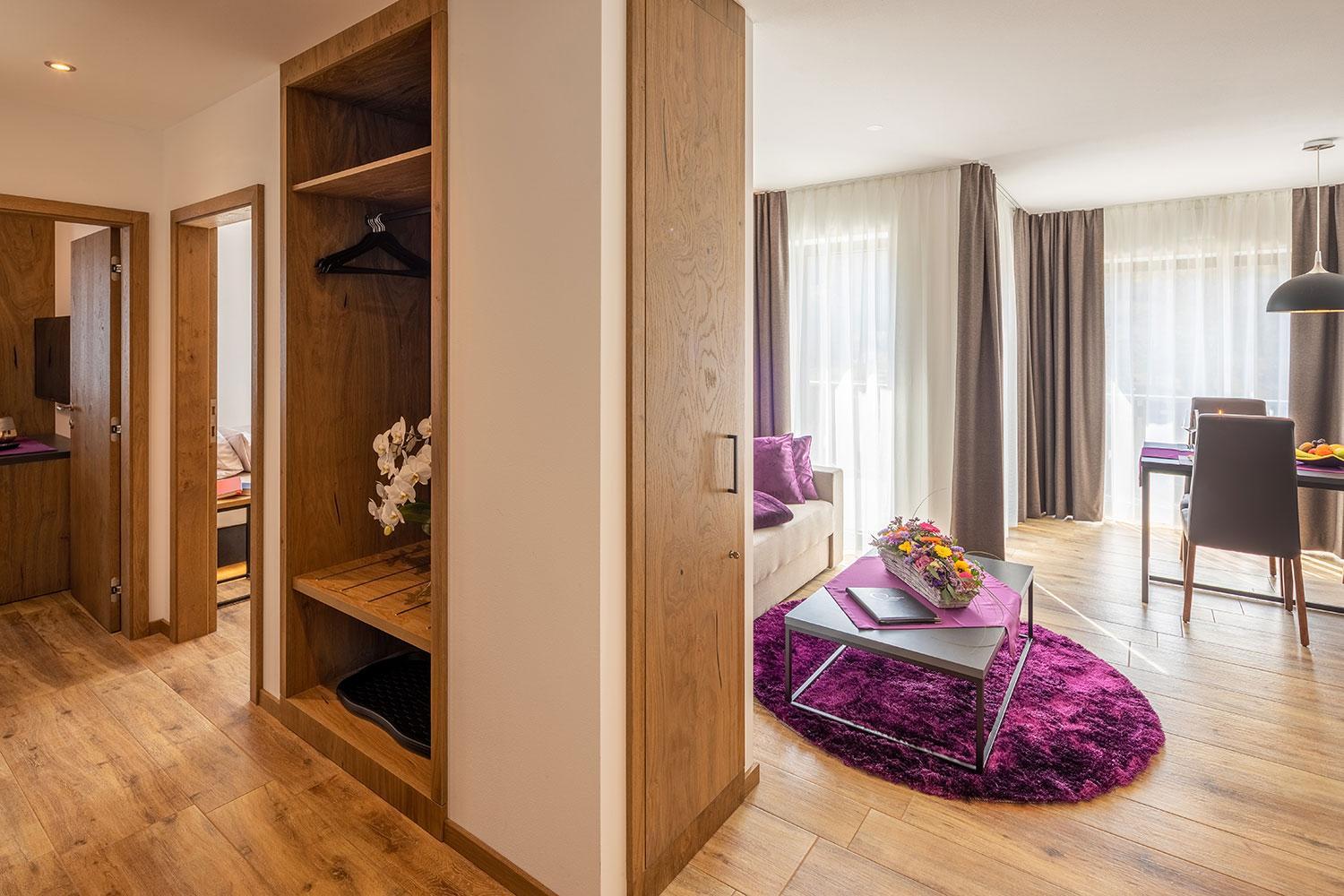 Deluxe Two-Bedroom Apartment with Garden View photo 3