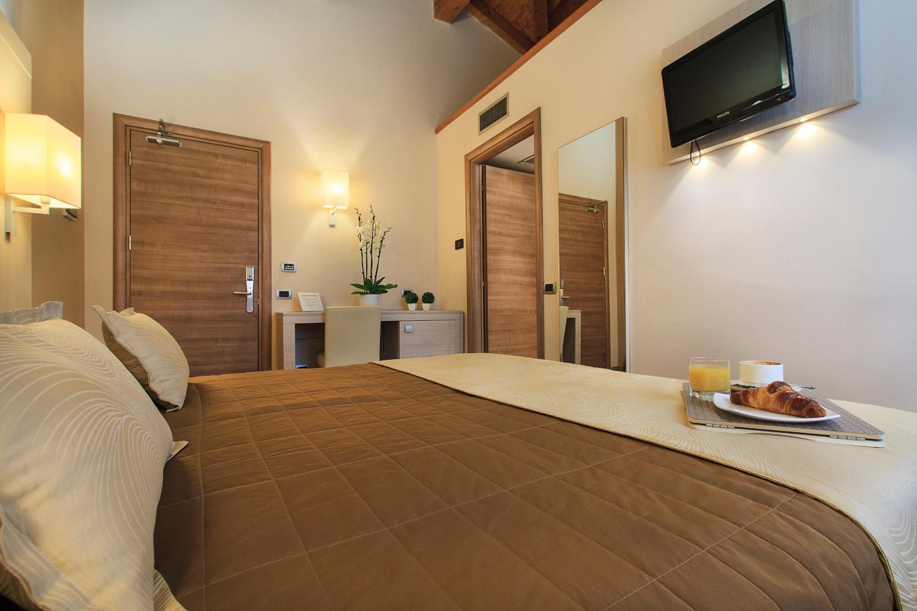 Double or Twin Room photo 1