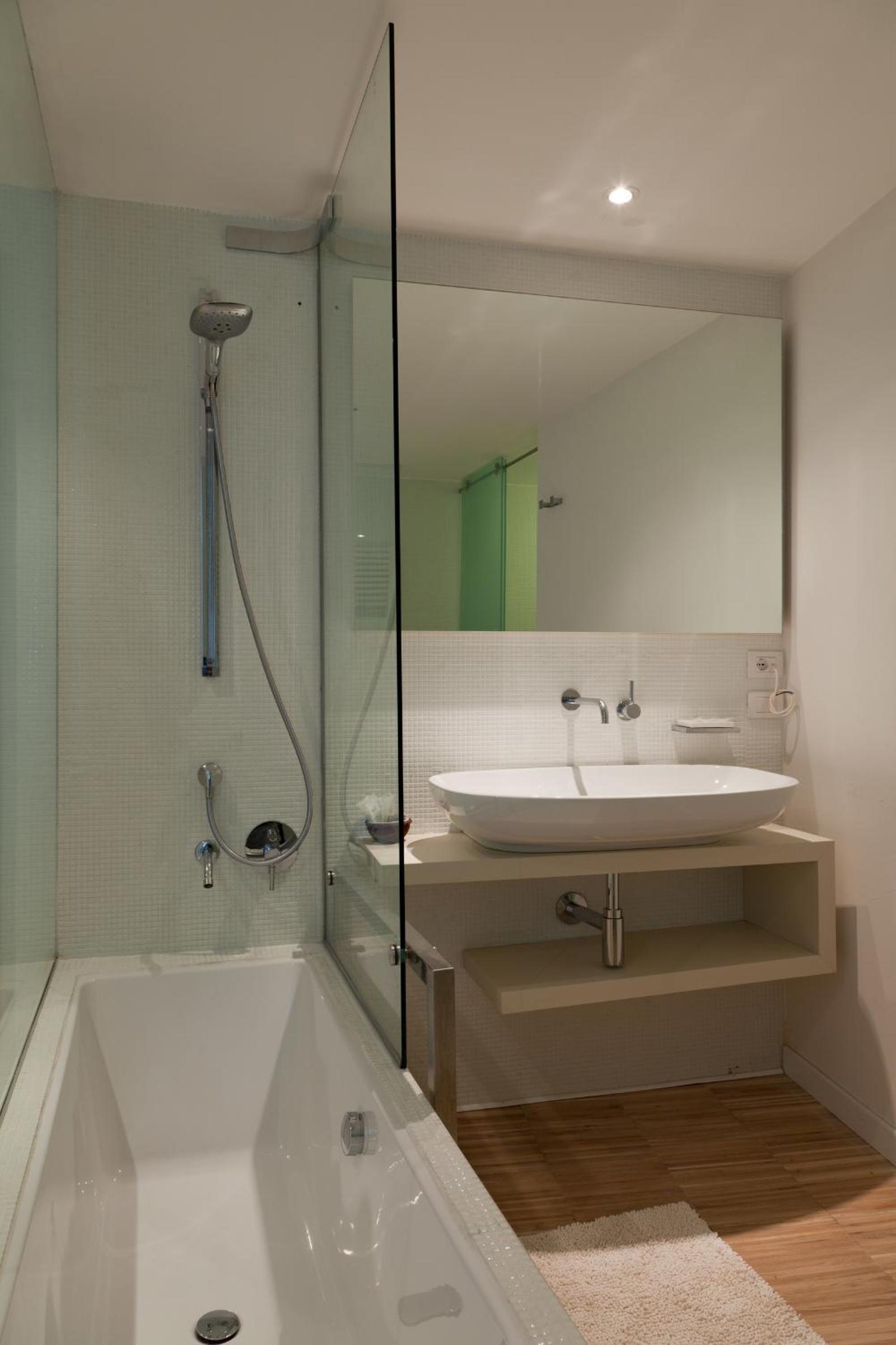 Double or Twin Room with Sea View photo 3