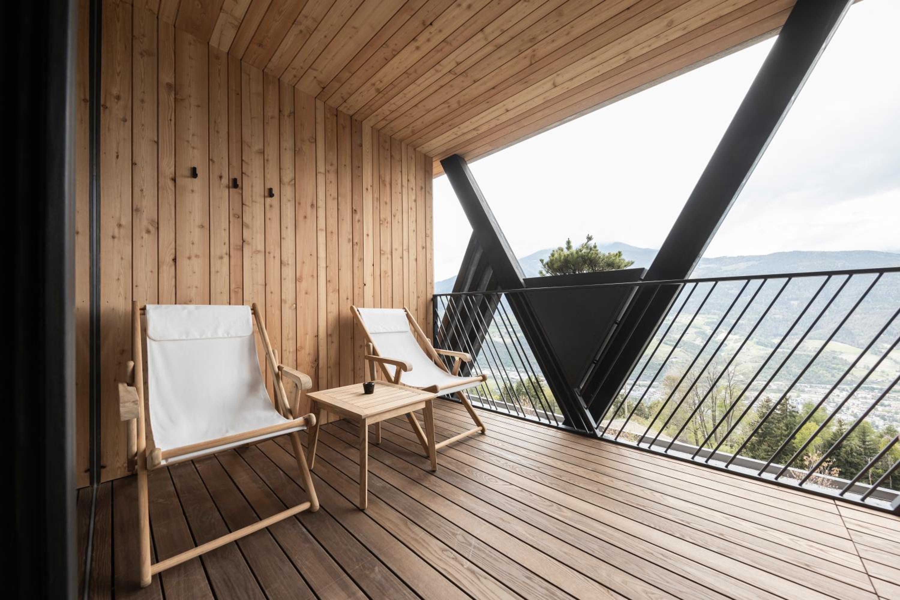 Junior Suite with Balcony - Photo 5