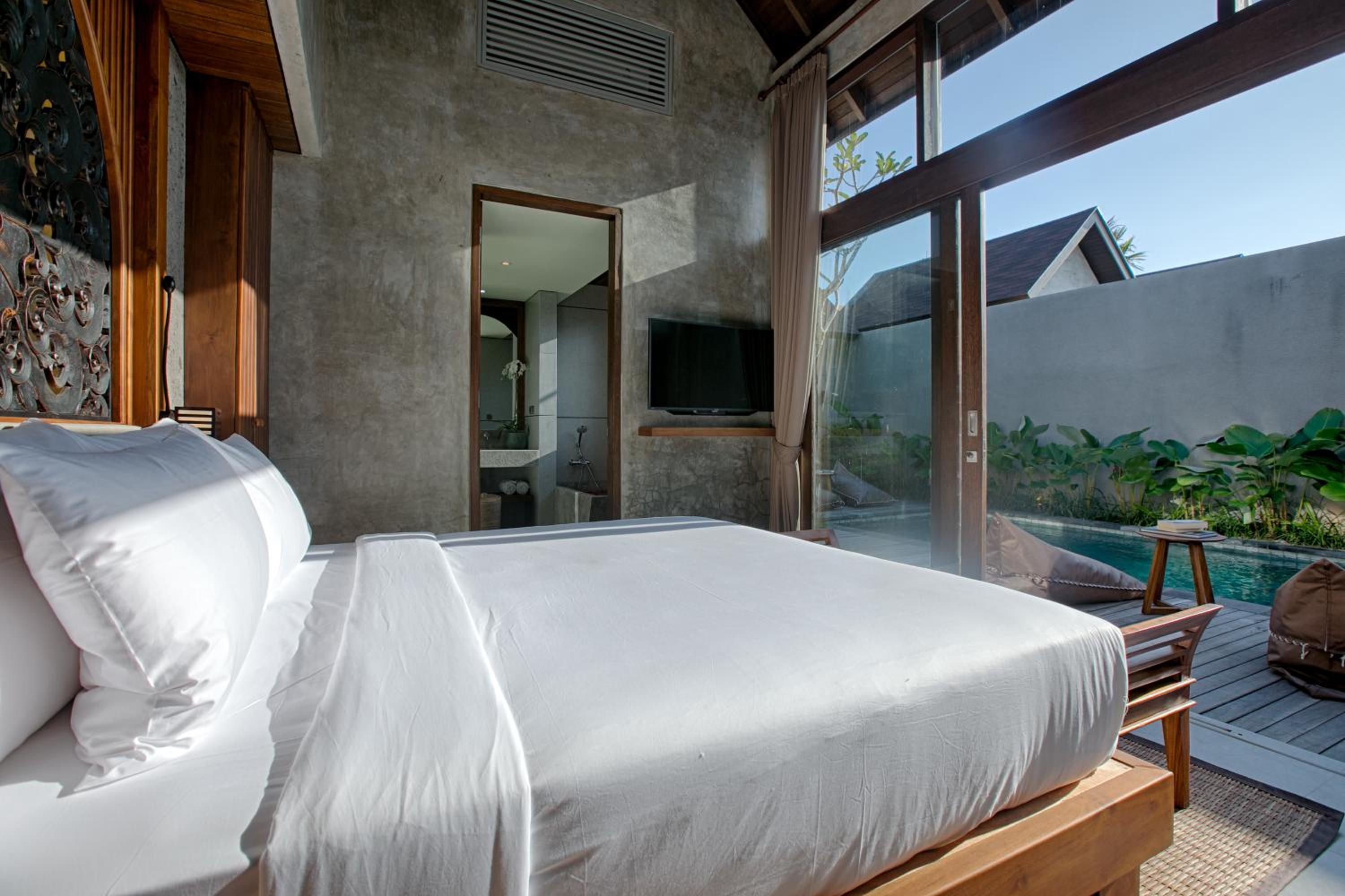 Three-Bedroom Villa - Photo 6