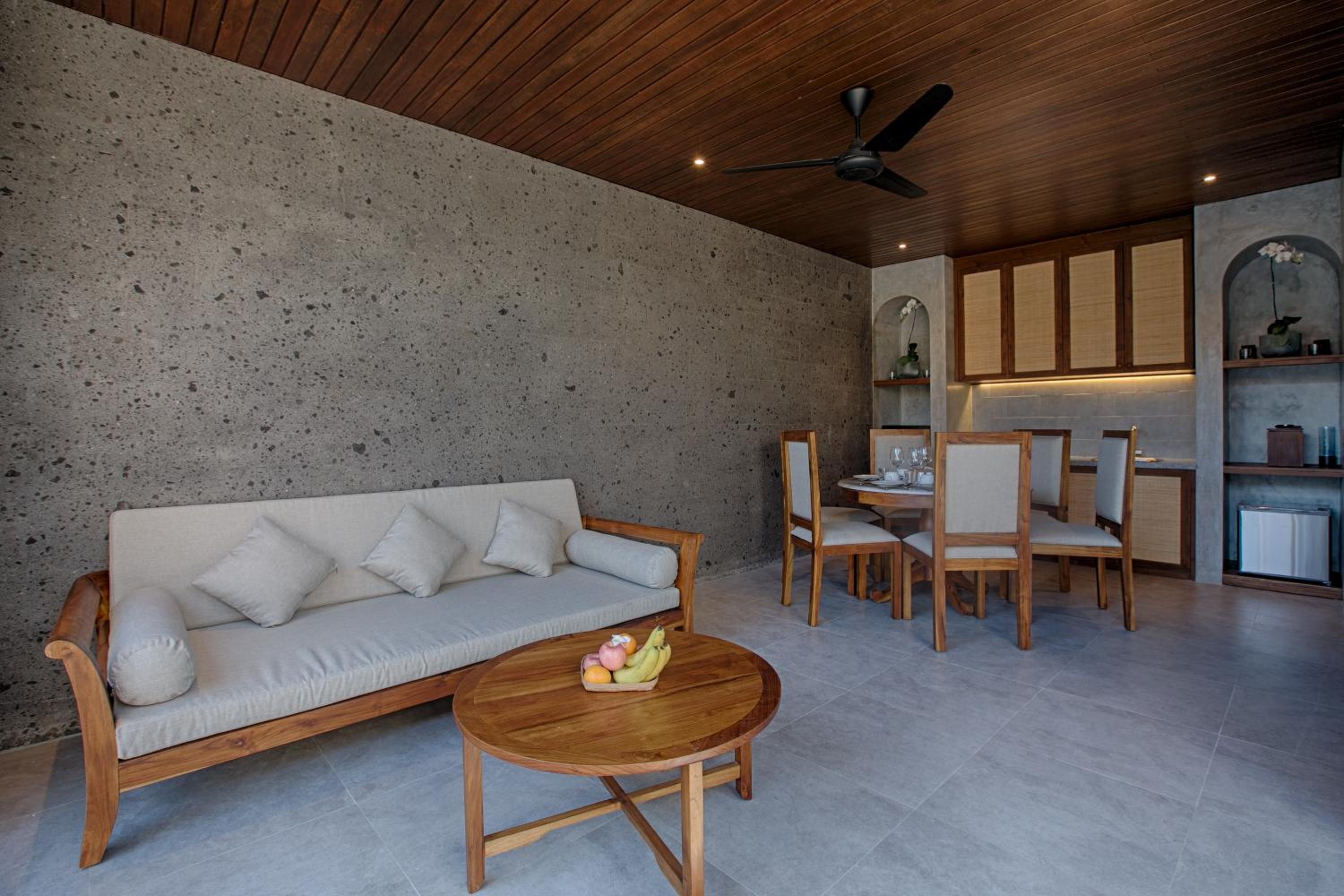 Three-Bedroom Villa - Photo 4
