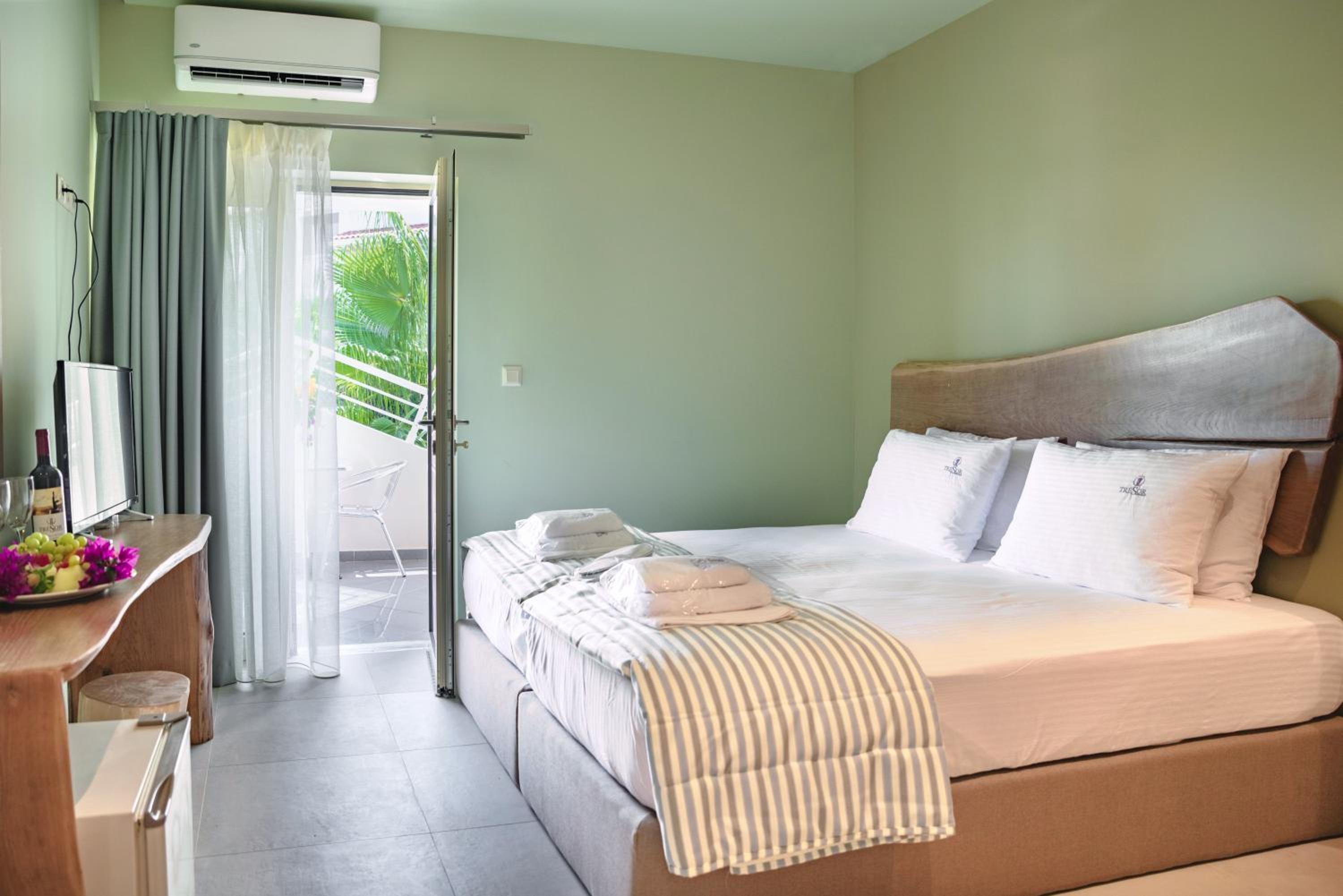 Twin Room - Disability Access photo 2