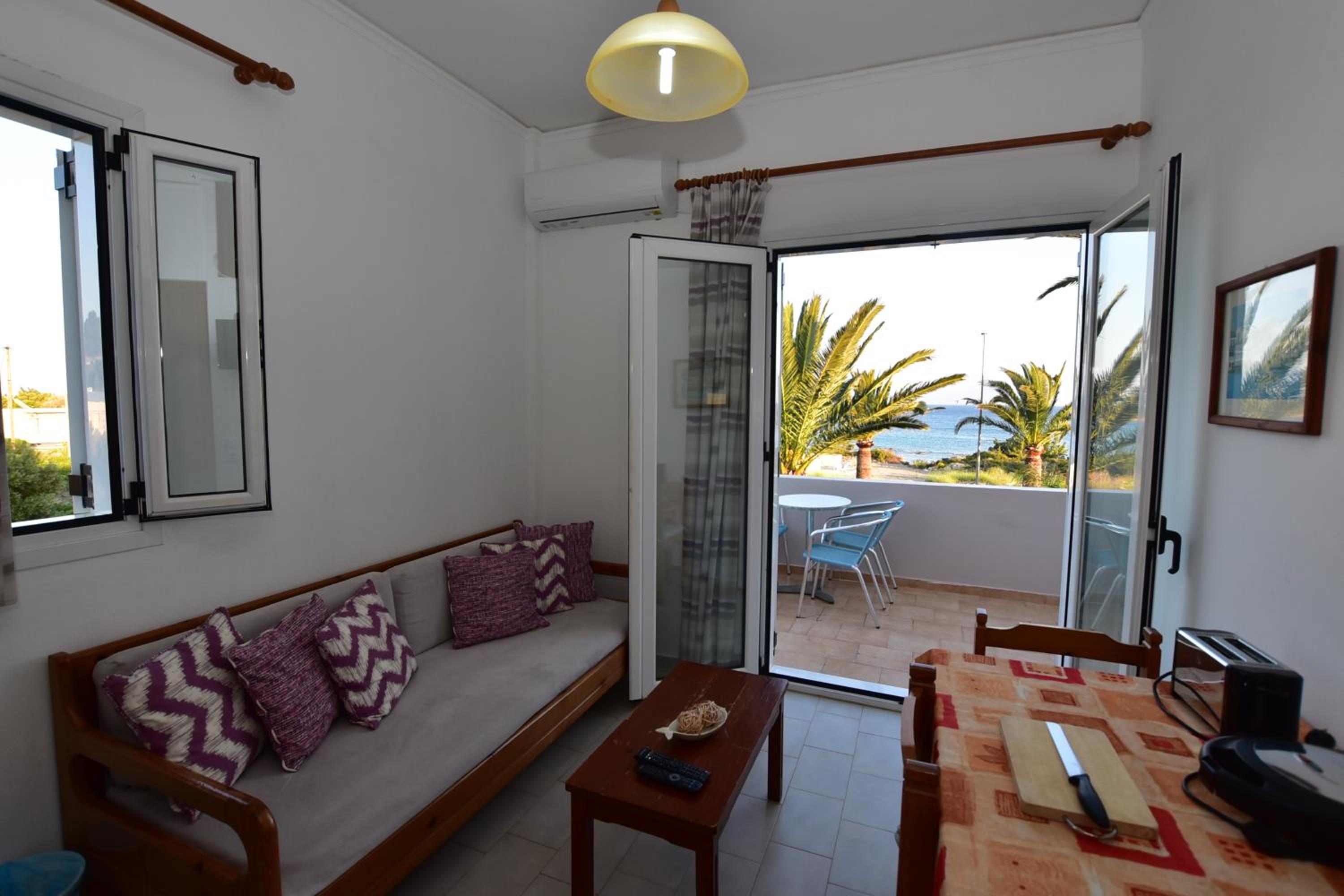 Deluxe Twin Room with Sea View photo 3
