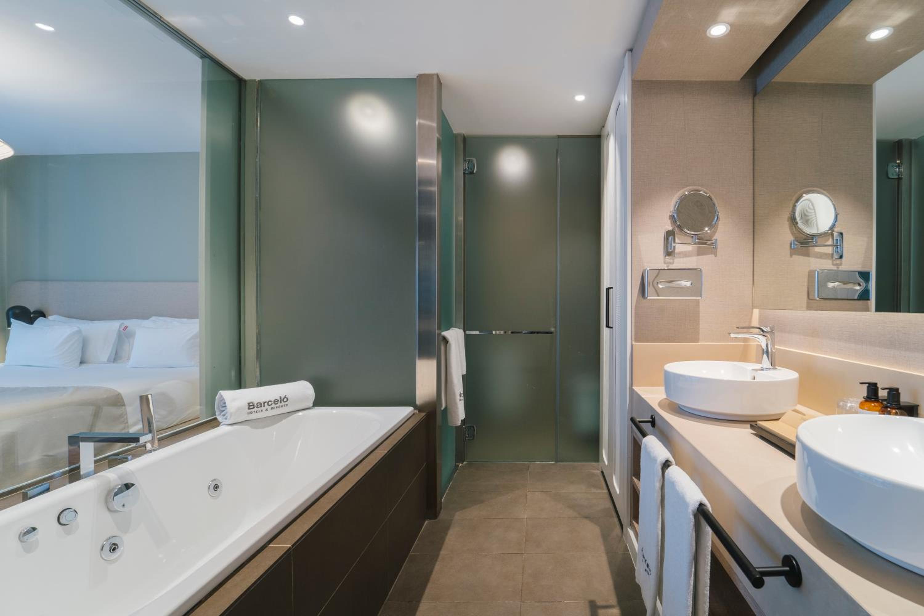 Premium Room - Photo 7