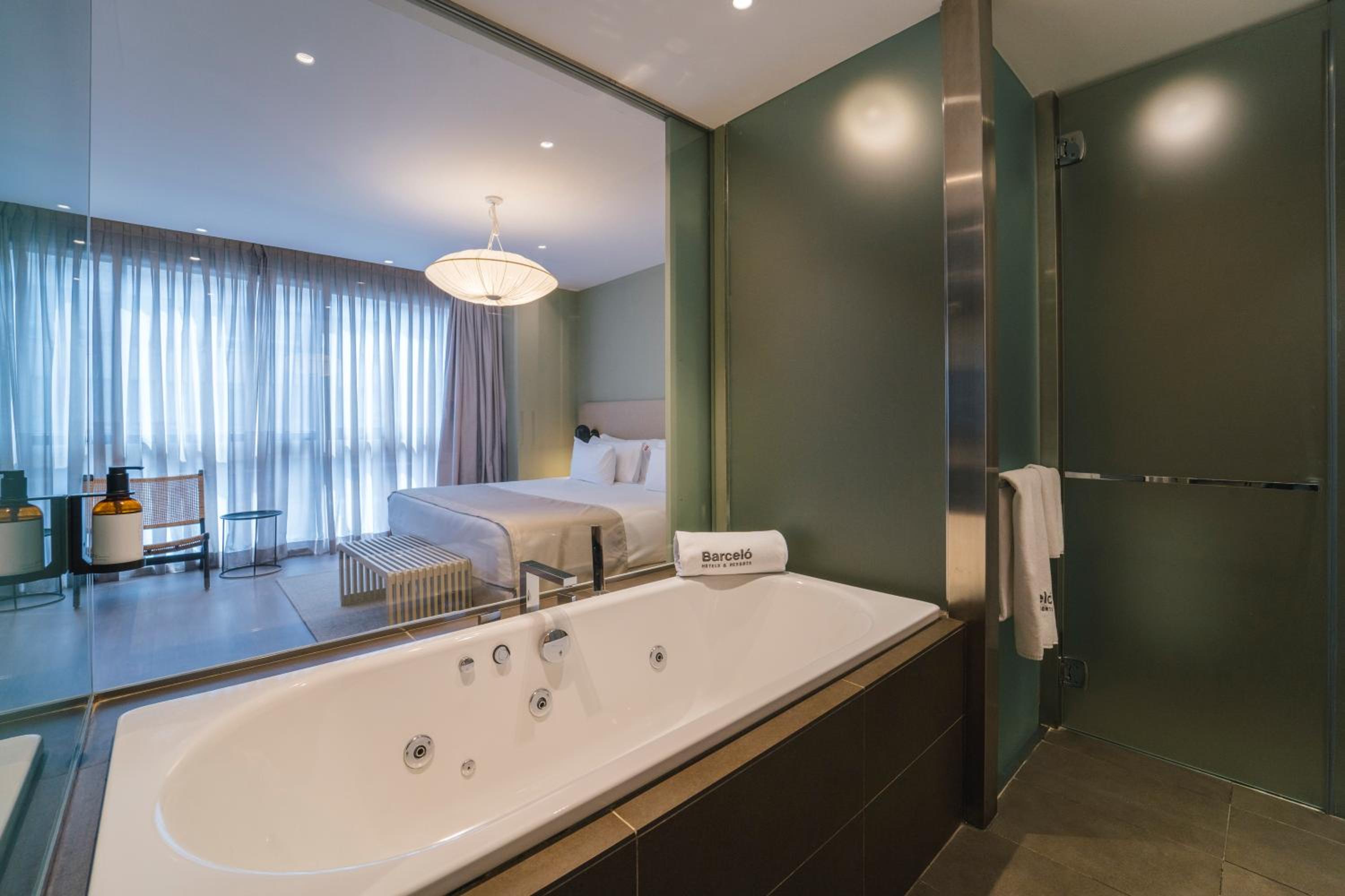 Premium Room - Photo 8
