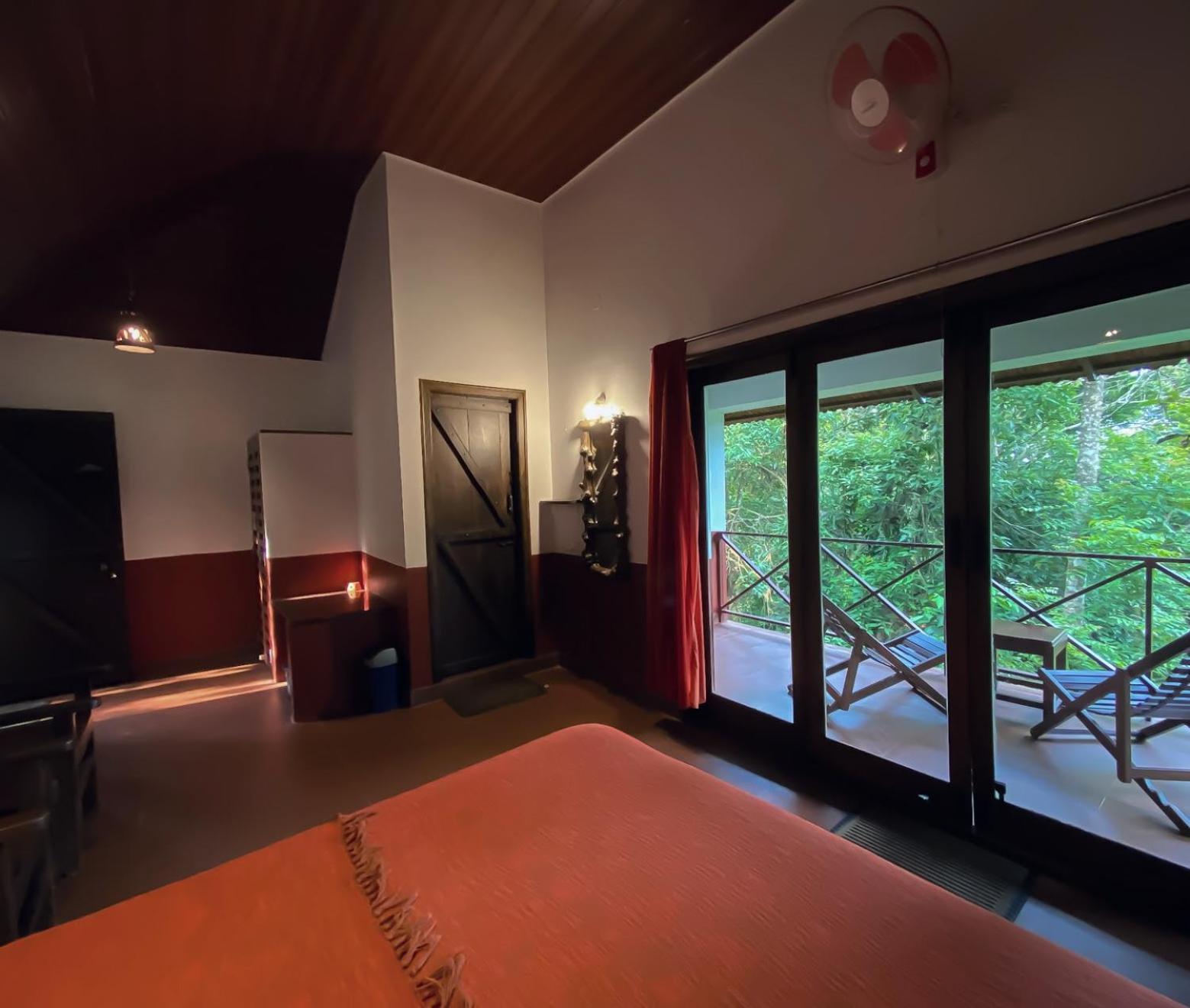 Deluxe Double Room with Balcony photo 3