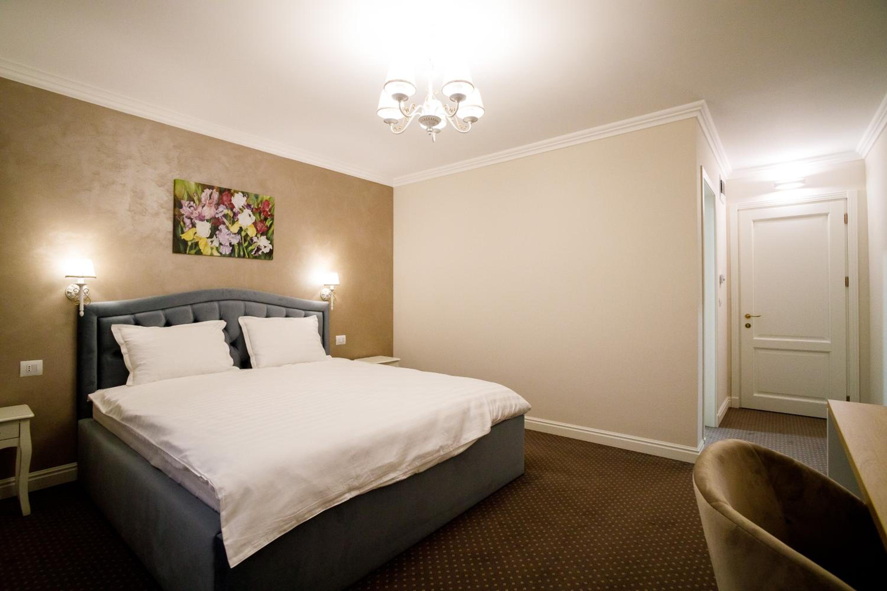 Queen Room - Photo 1