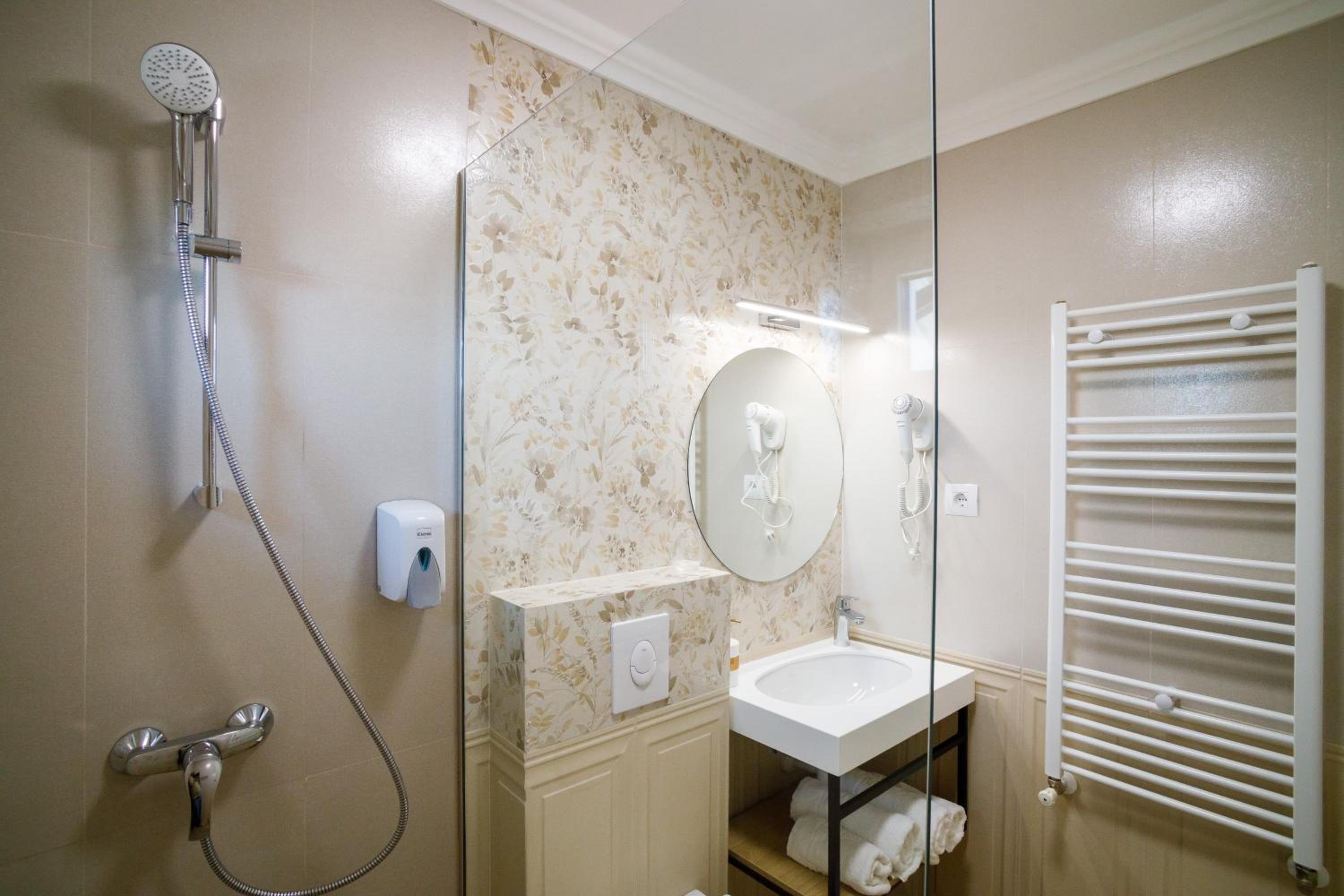 Queen Room - Photo 2