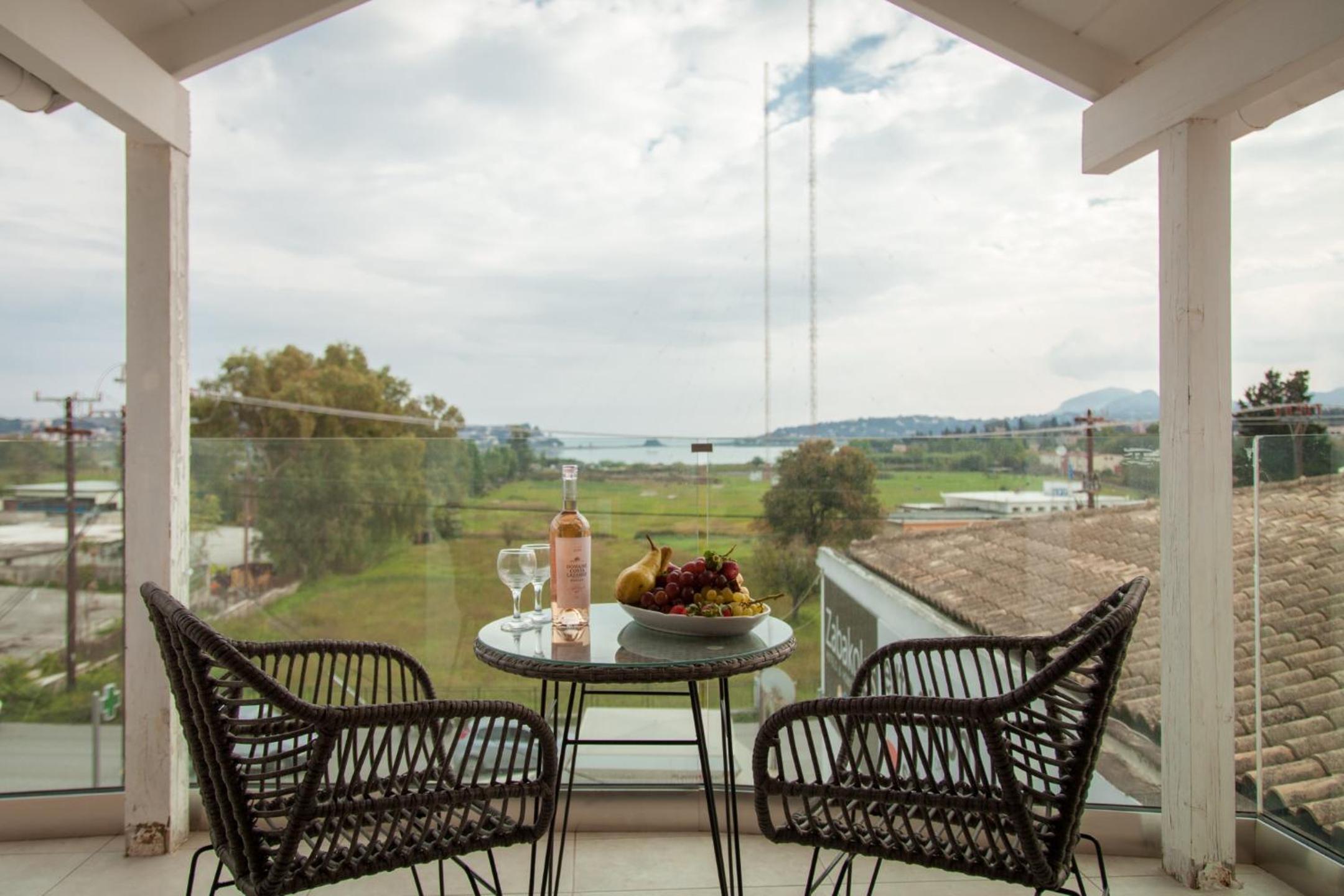 Studio with Balcony photo 2