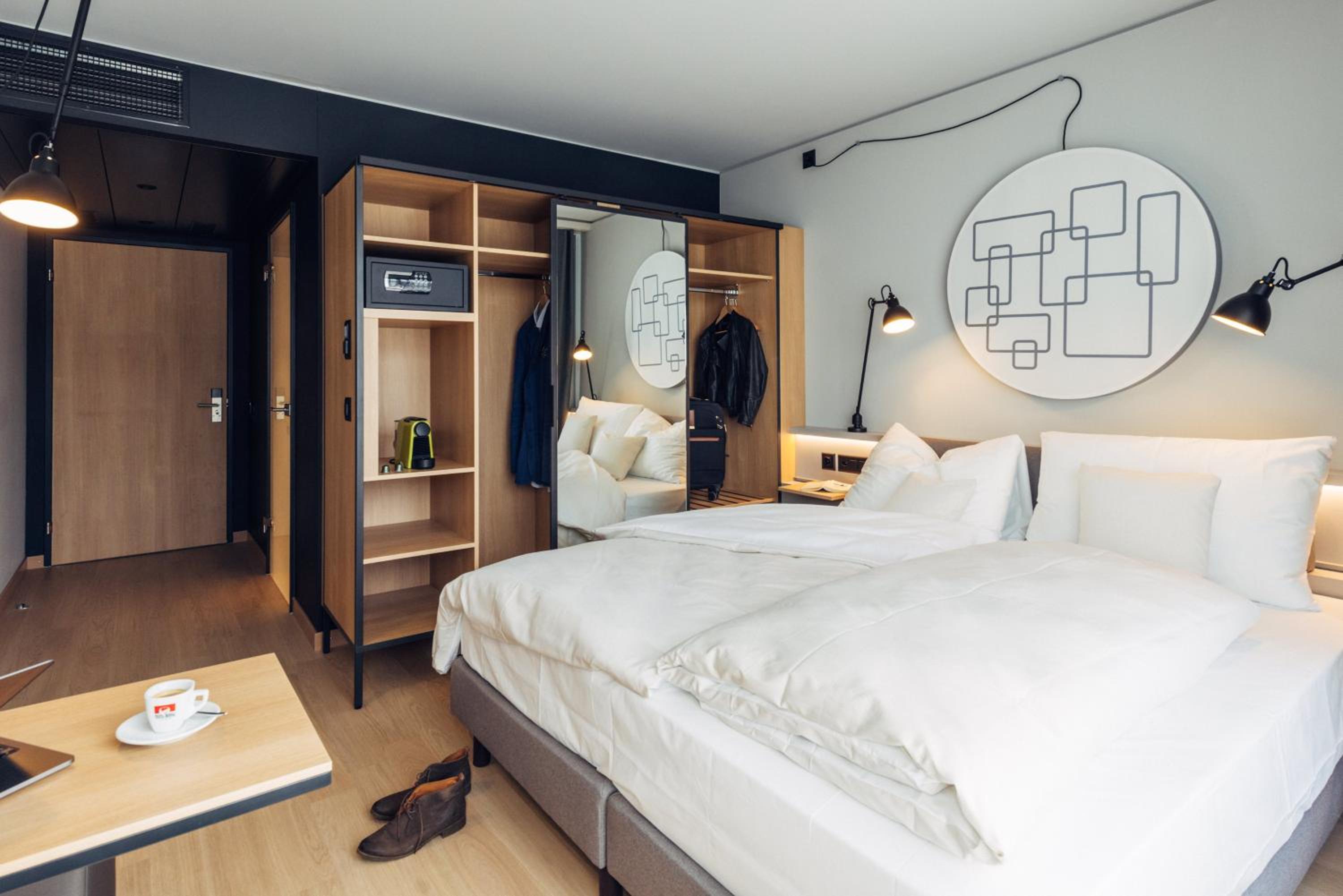 Standard Double or Twin Room - Photo 3