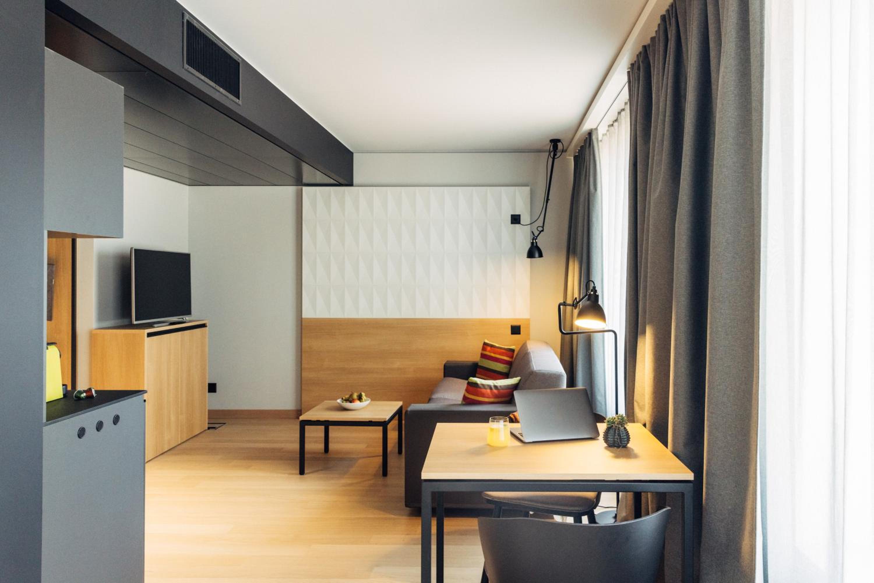 One-Bedroom Apartment - Photo 2