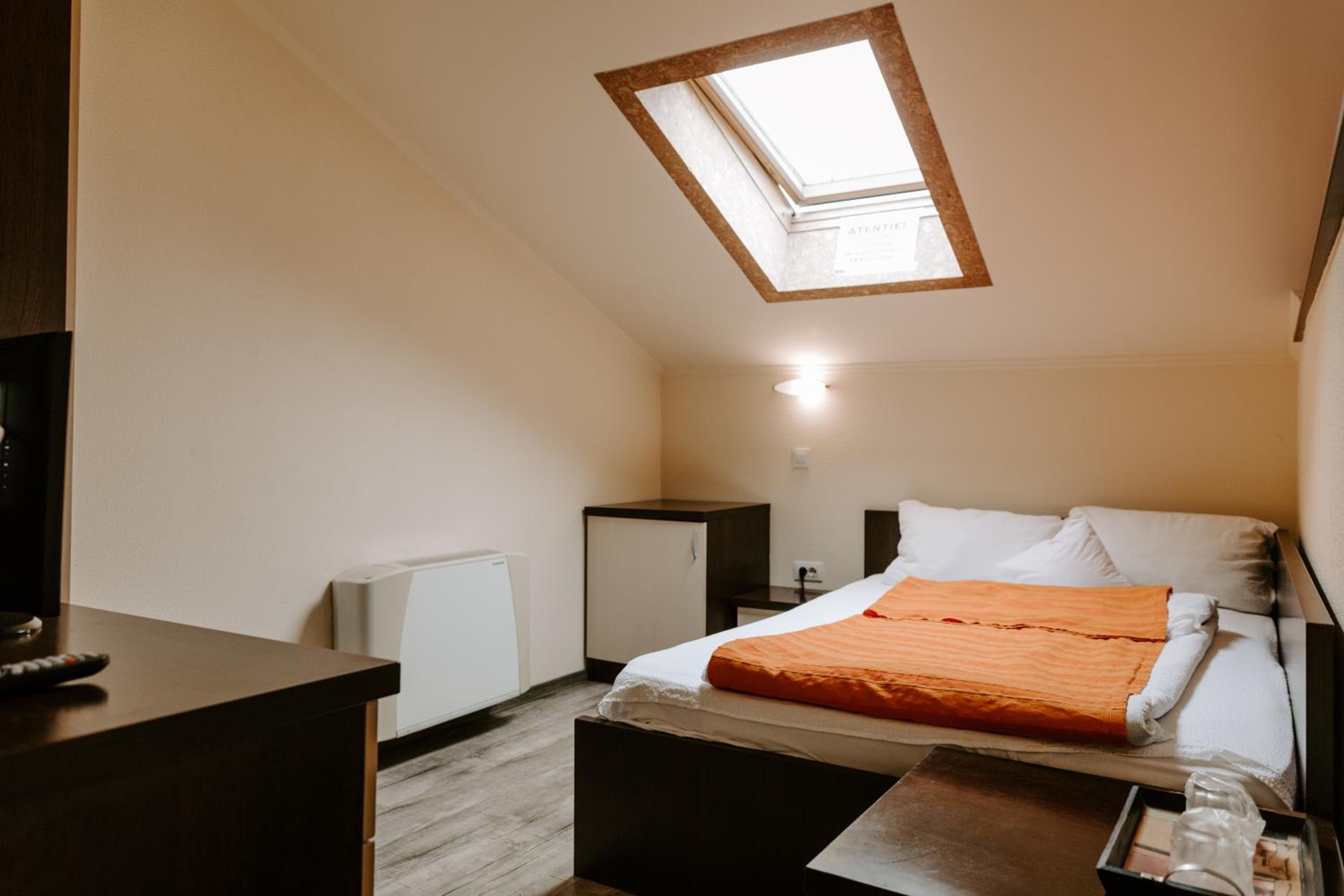 Small Single Room photo 2