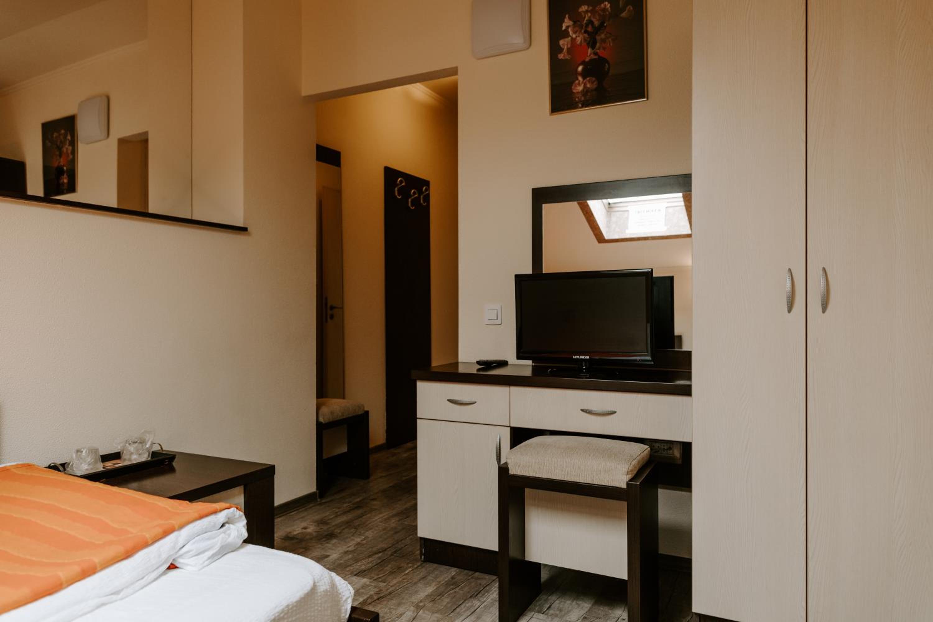Small Single Room photo 1