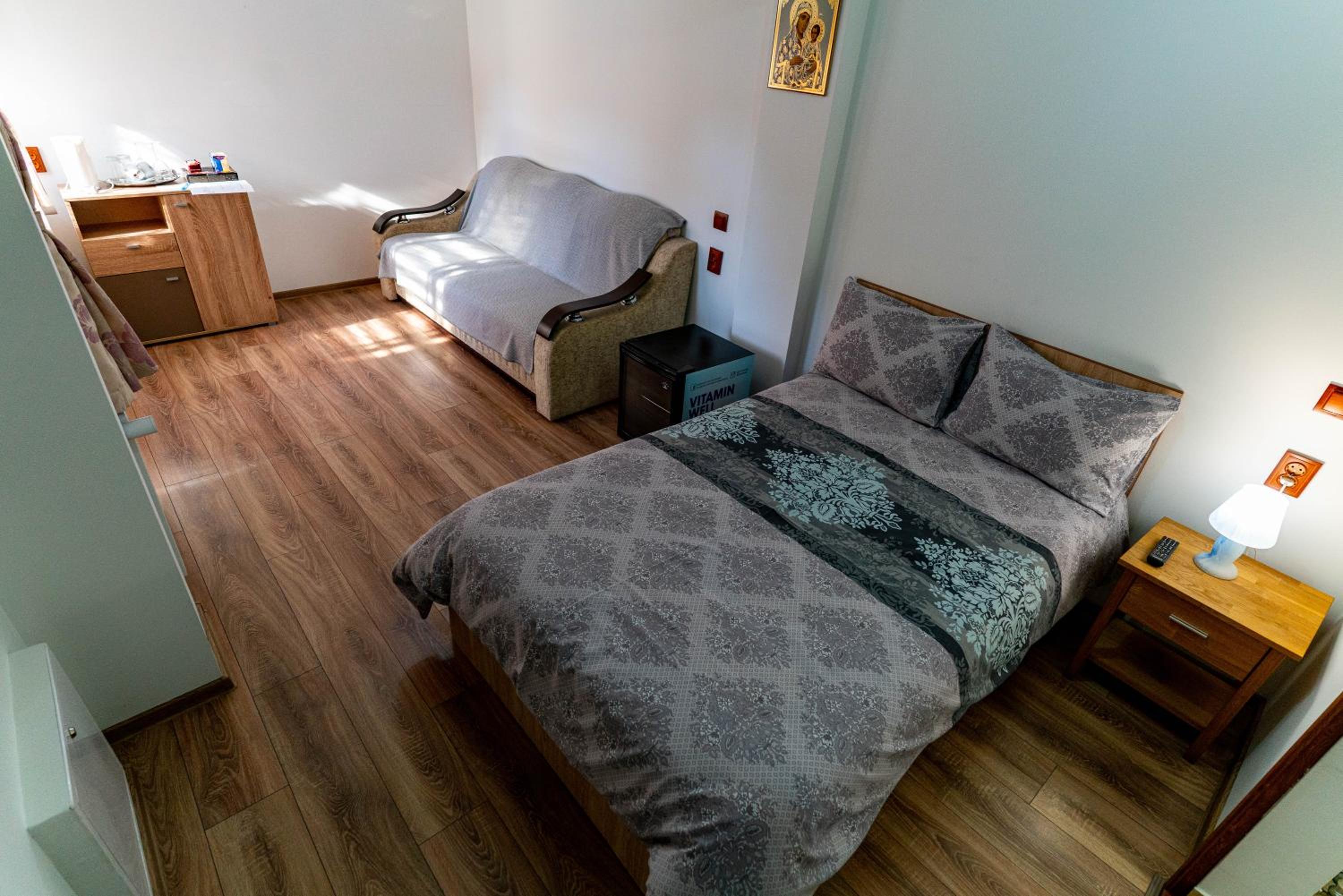 Double Room with Private Bathroom - Photo 7