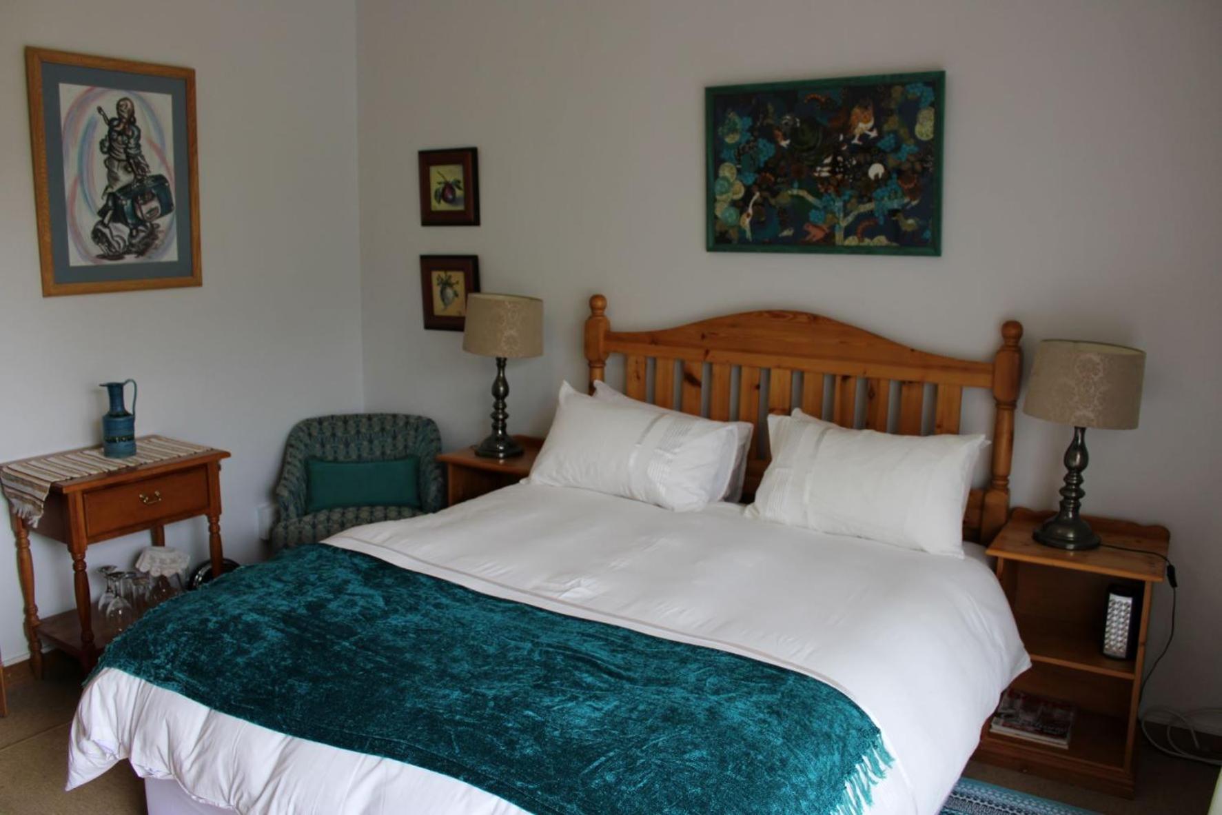 Queen Room photo 2