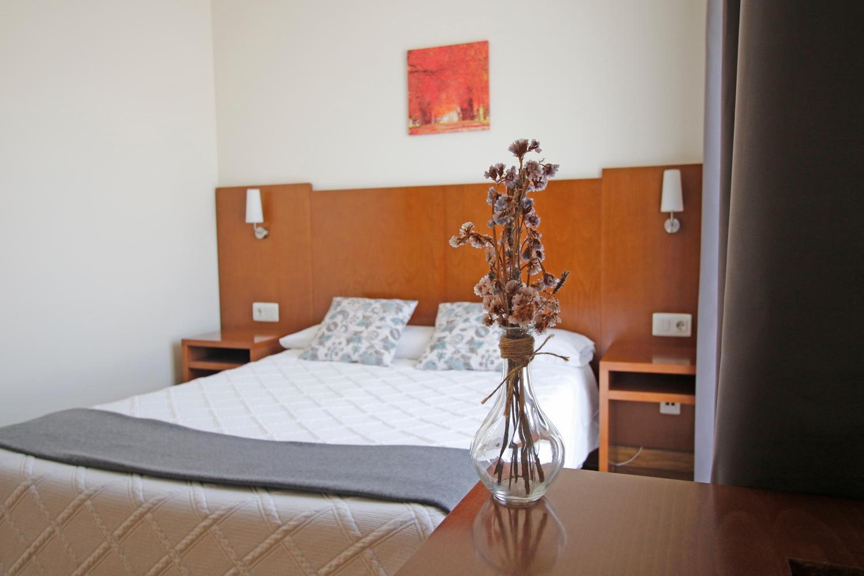 Double or Twin Room - Photo 1