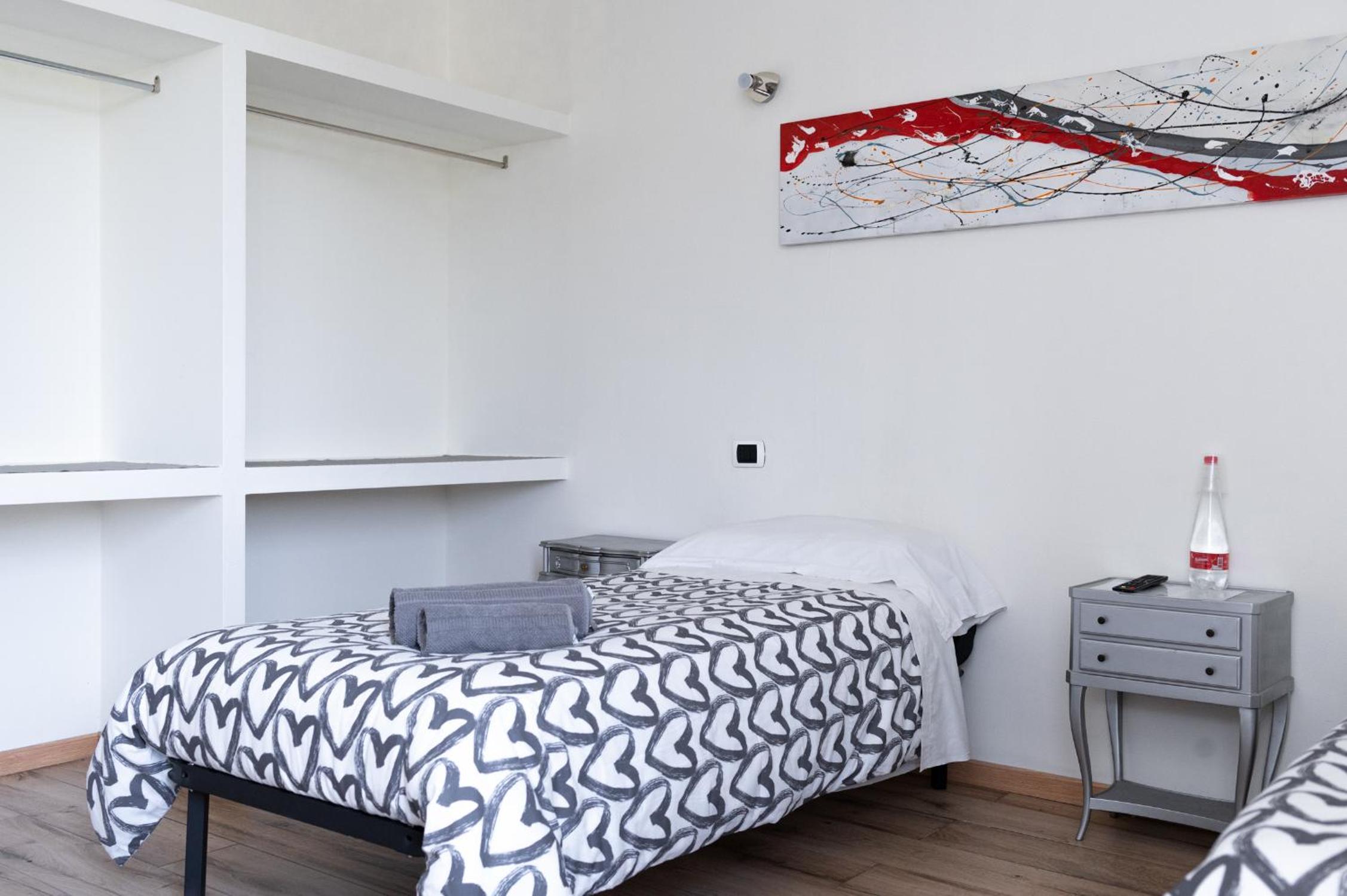 Budget Twin Room - Photo 2
