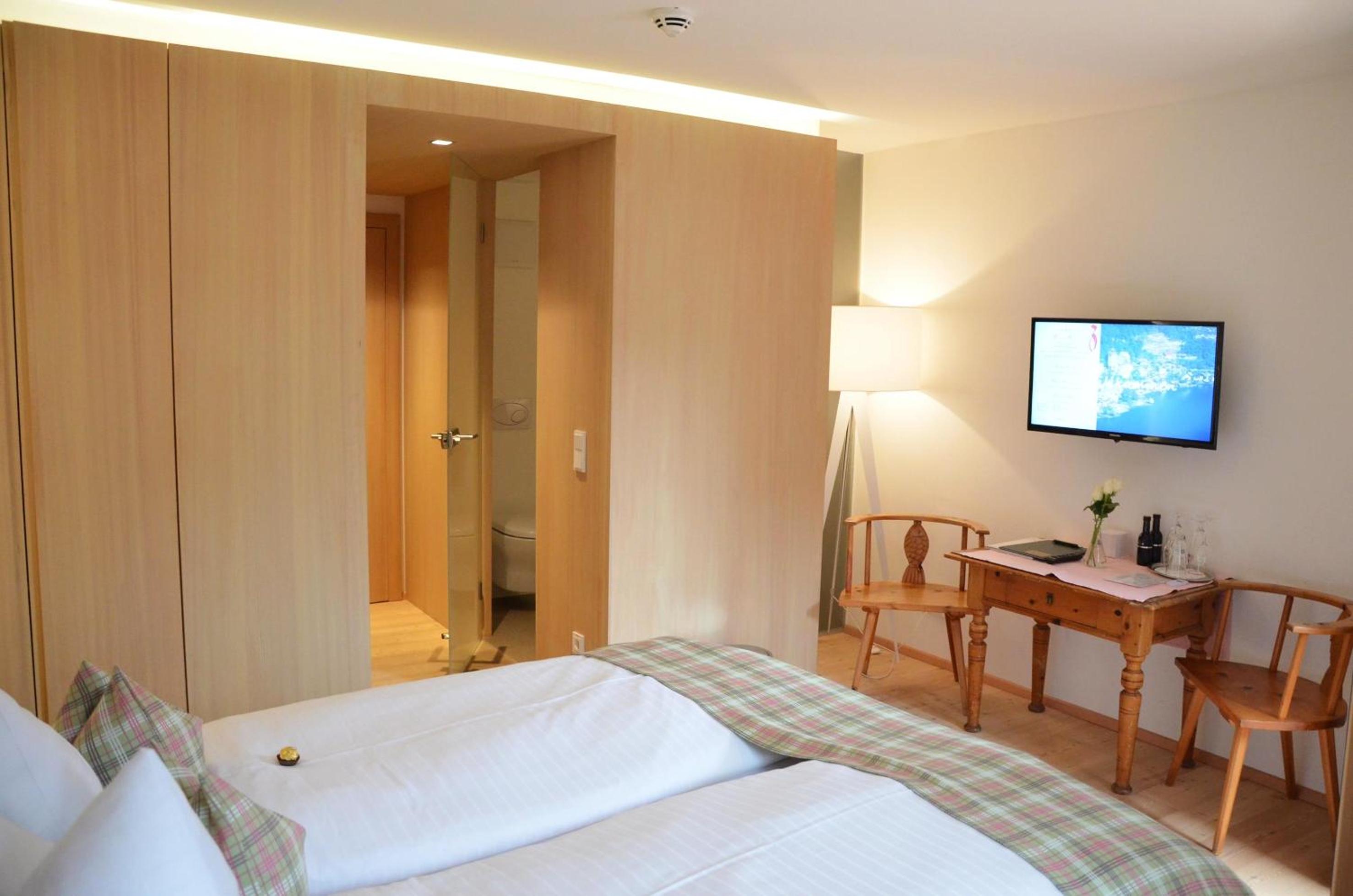 Double Room with Balcony - Photo 1