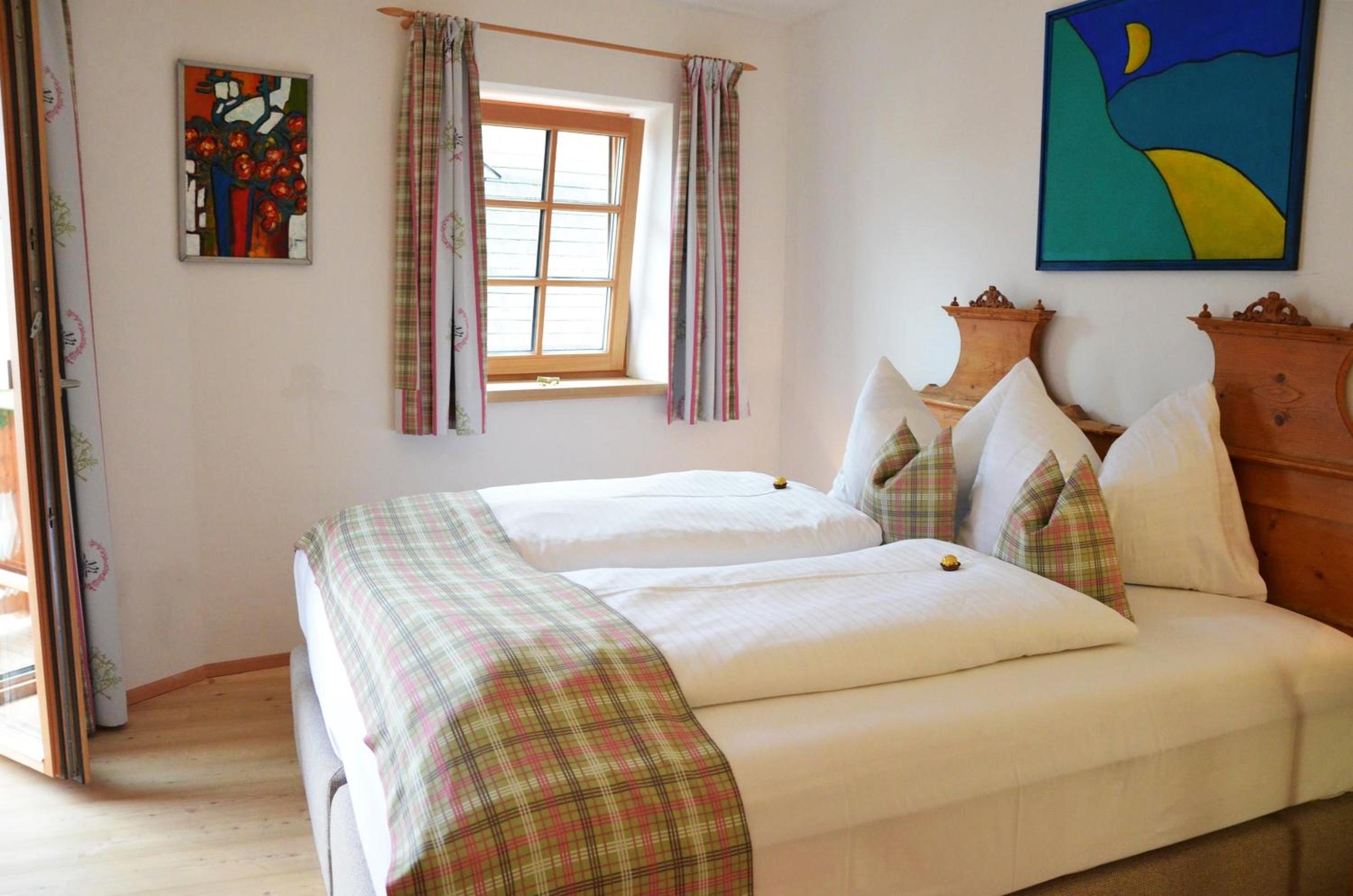 Double Room with Balcony - Photo 11