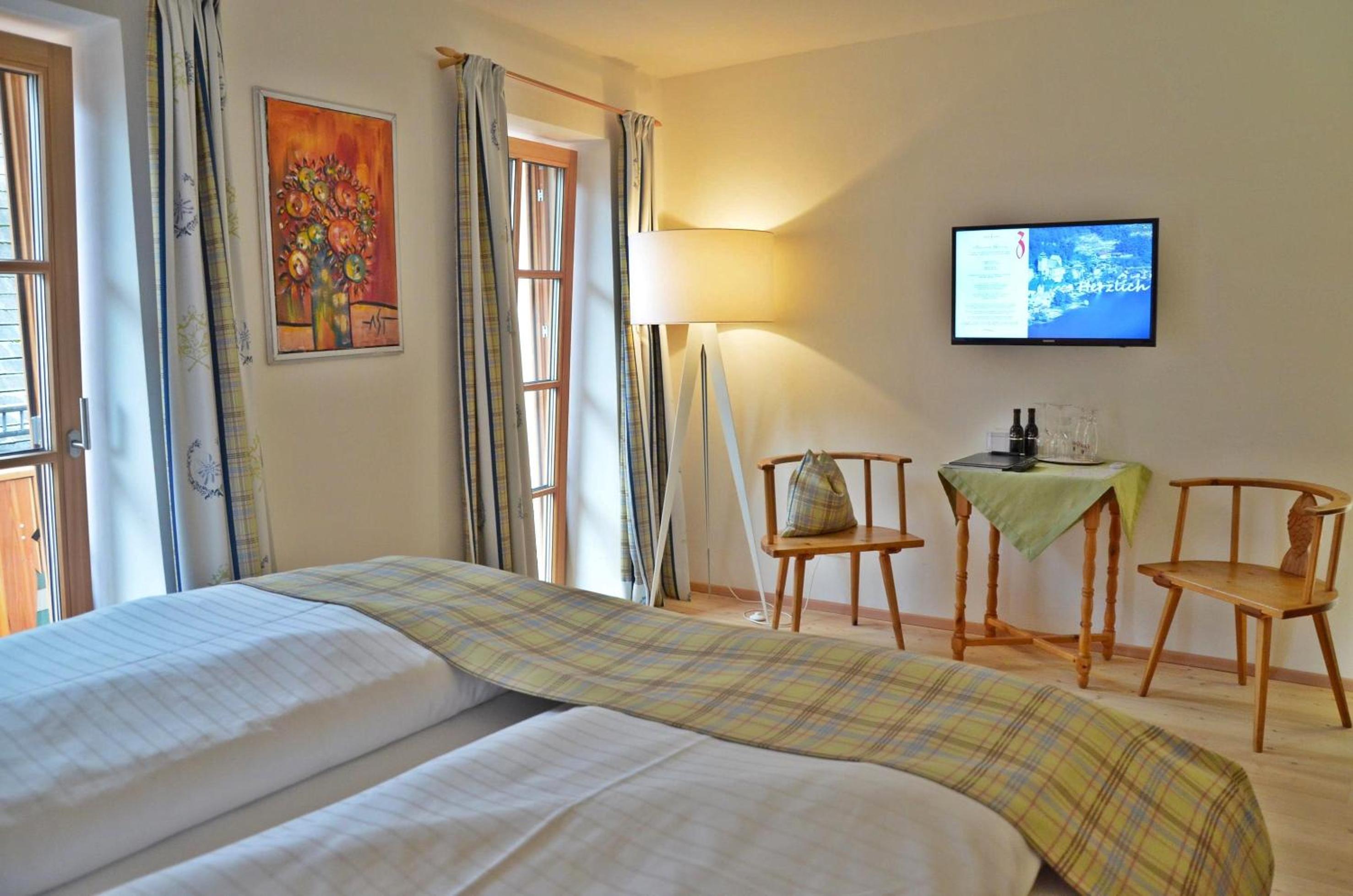 Double Room with Balcony - Photo 9