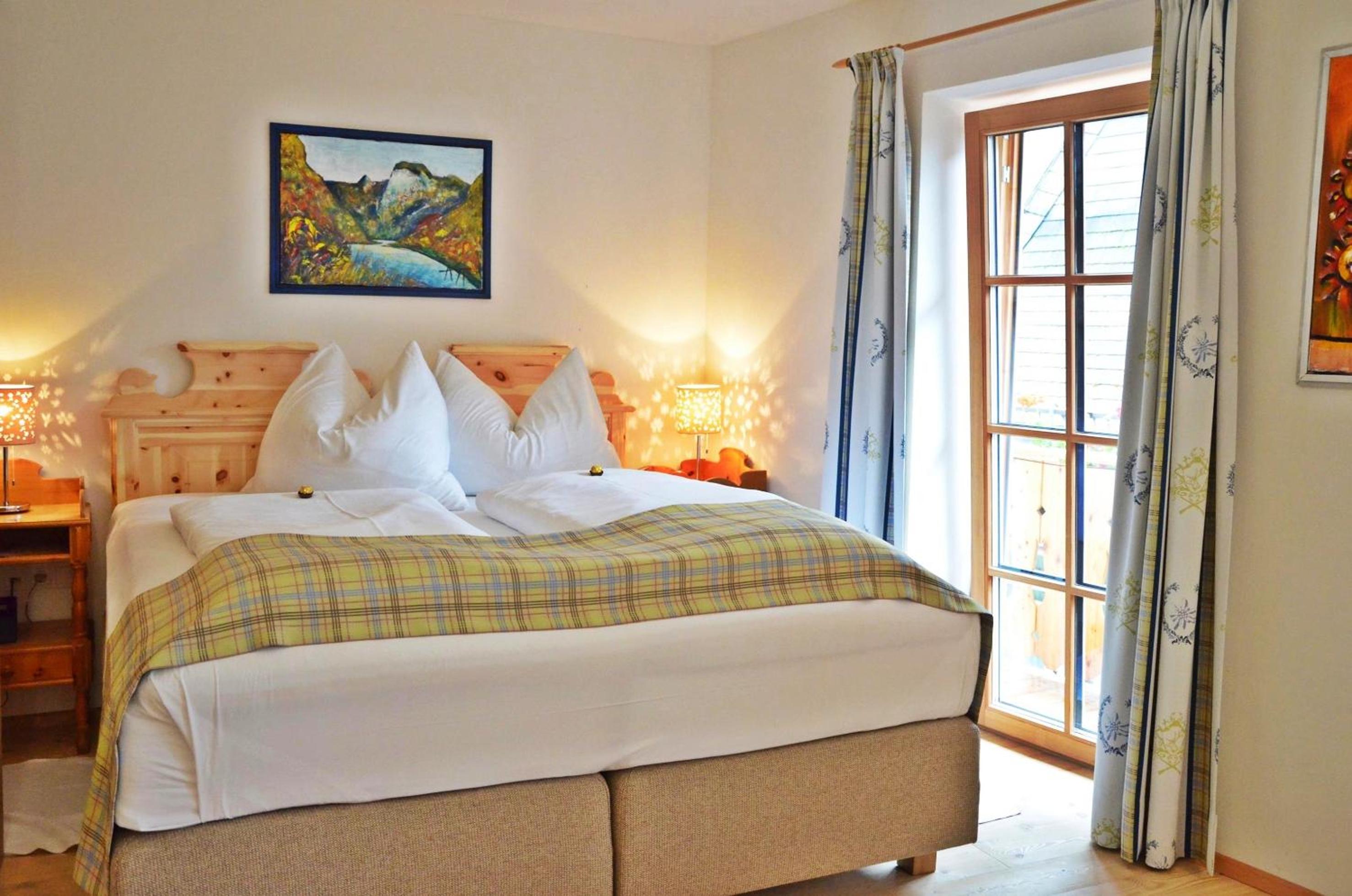 Double Room with Balcony - Photo 8