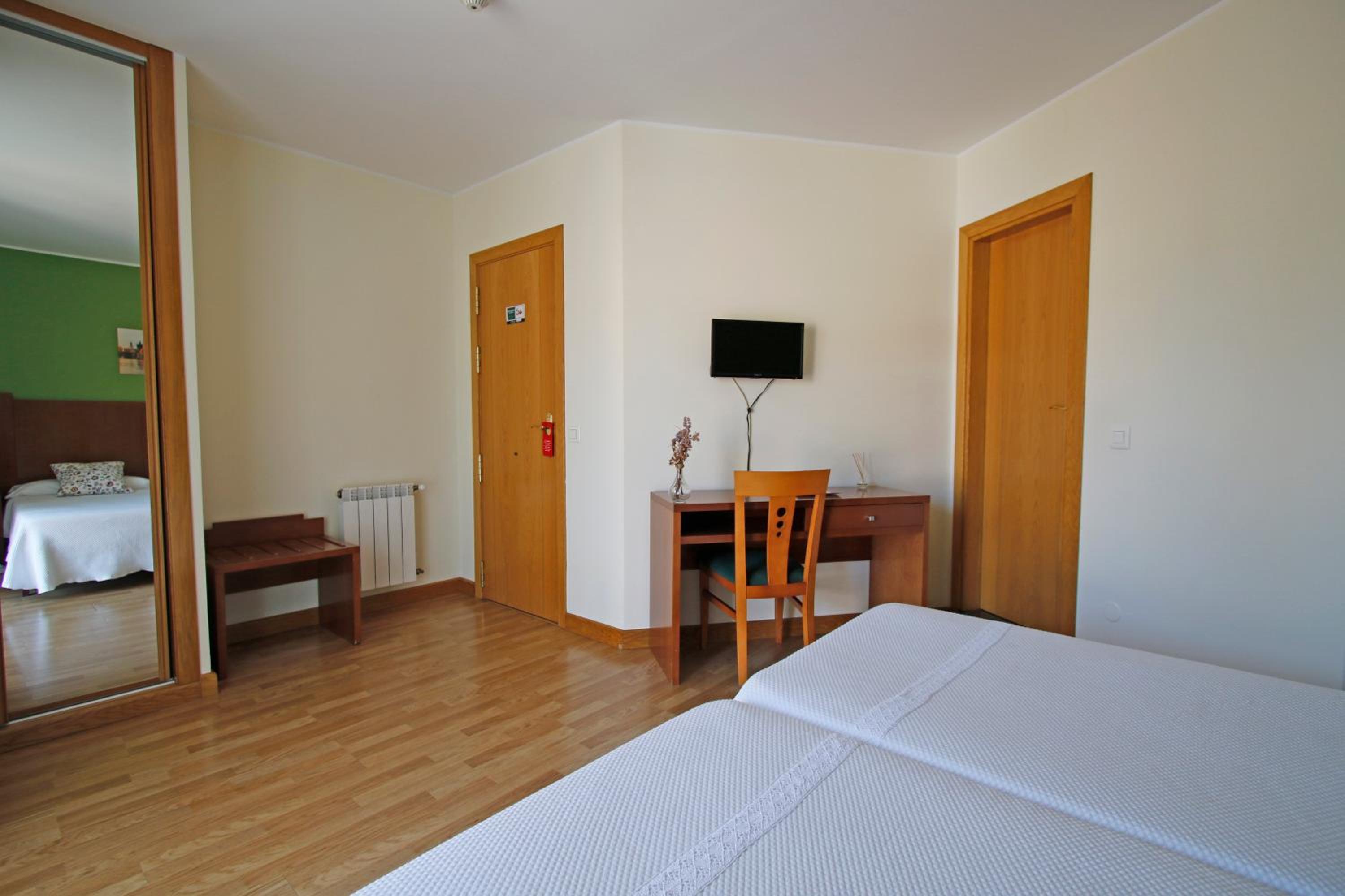 Double or Twin Room - Photo 2