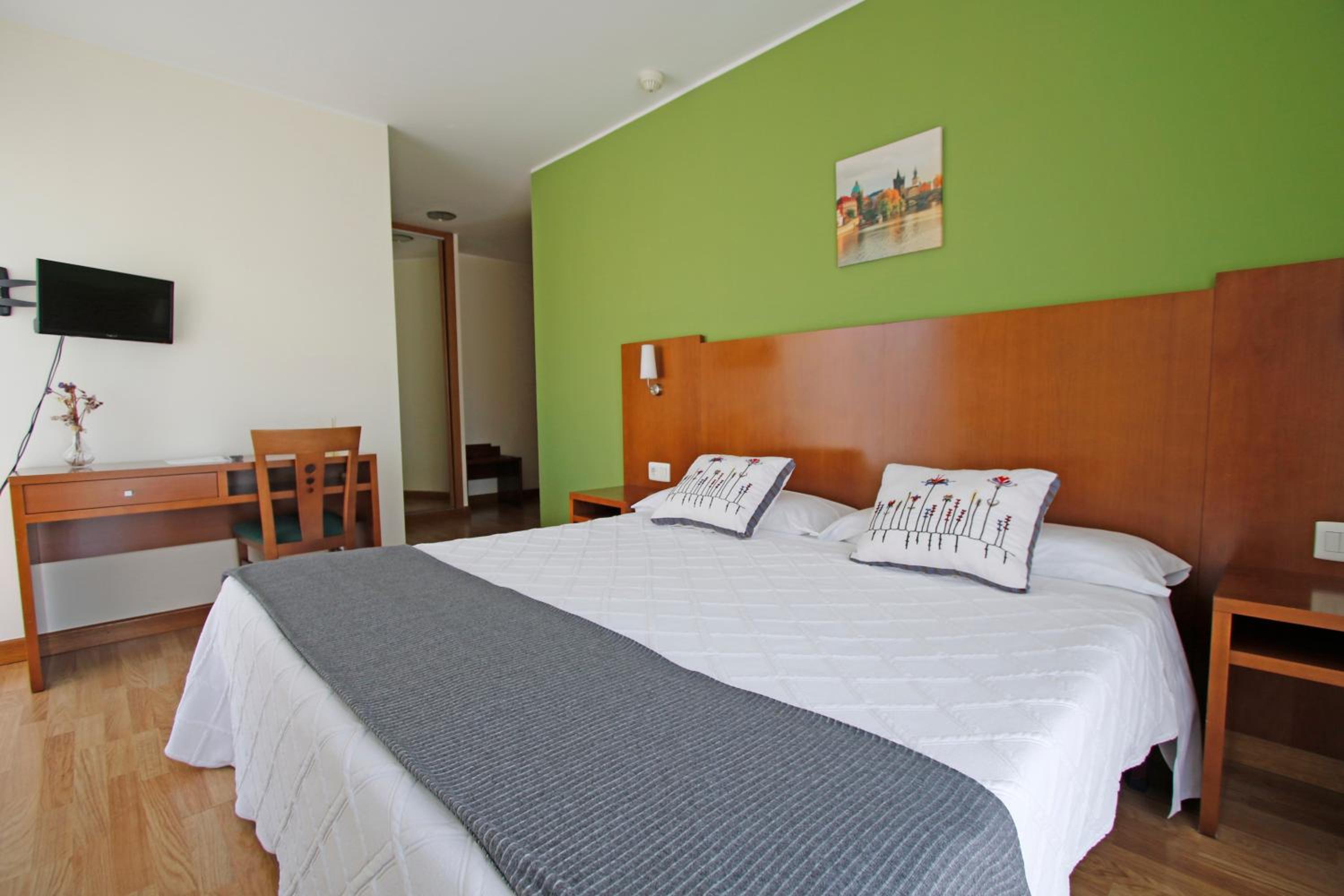 Double or Twin Room - Photo 11