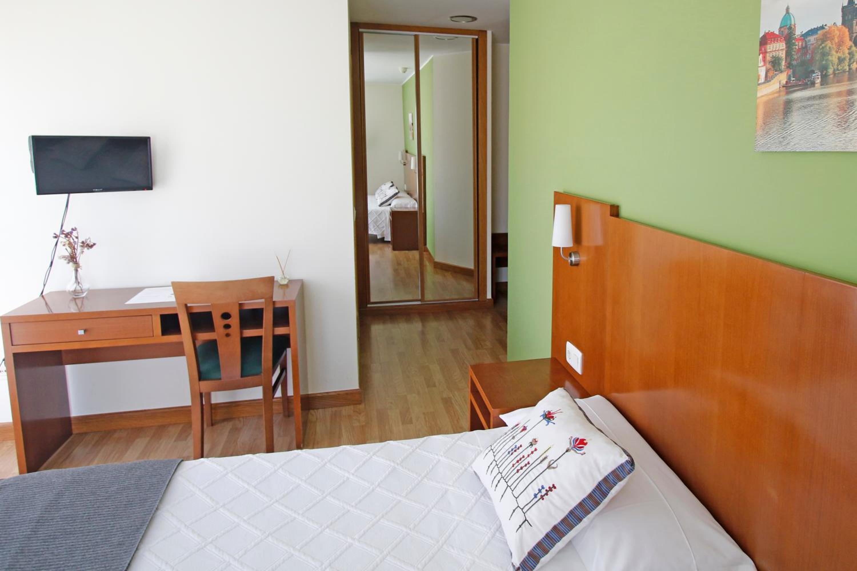 Double or Twin Room - Photo 9