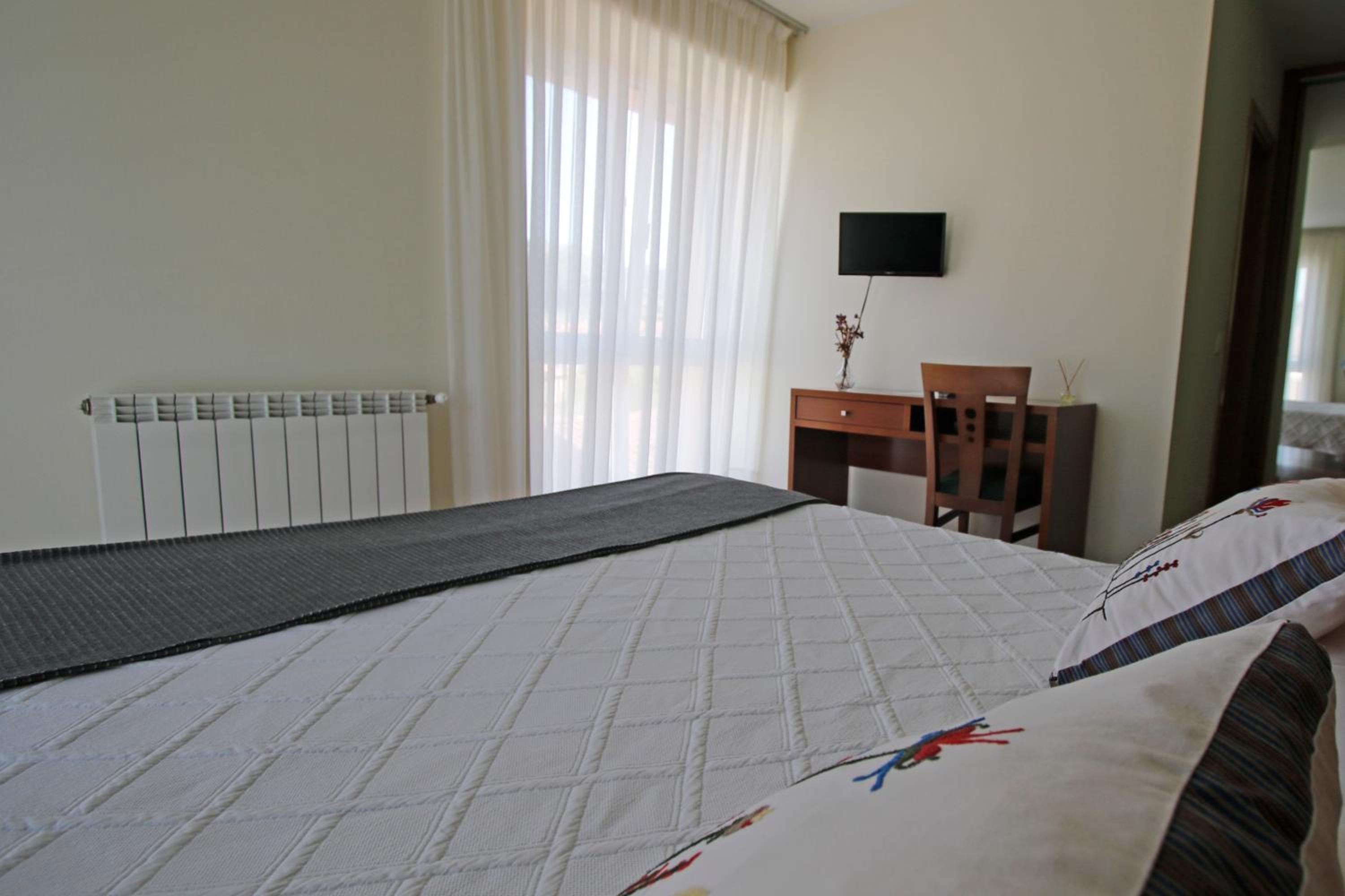 Double or Twin Room - Photo 6