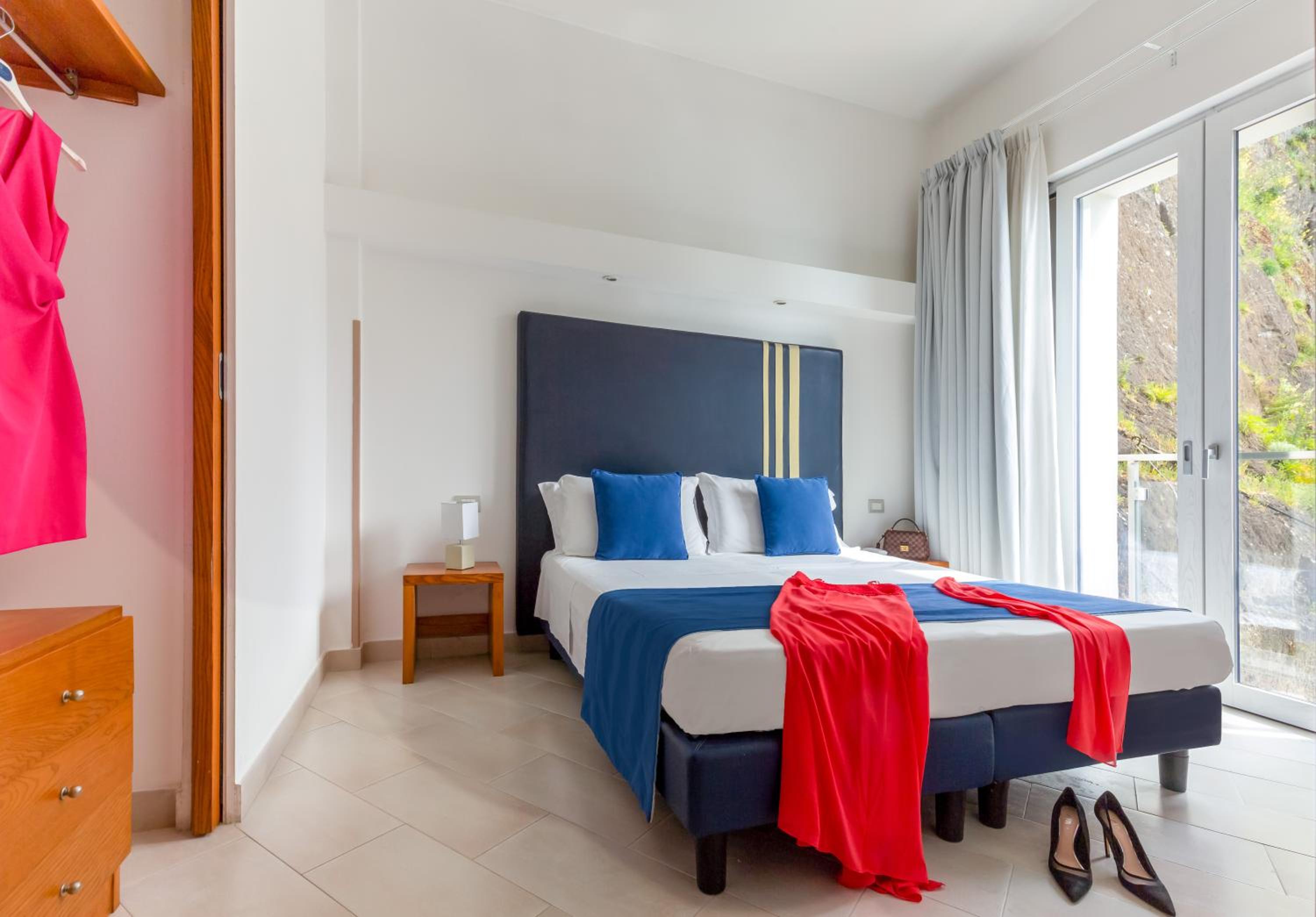 Double or Twin Room with Side Sea View