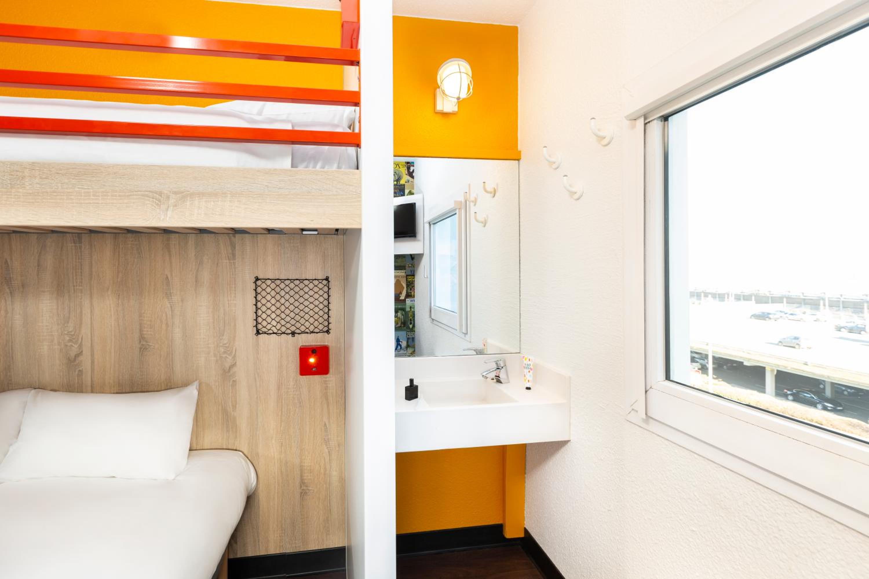 Break Bedroom with Twin Beds and One Bunk Bed photo 1