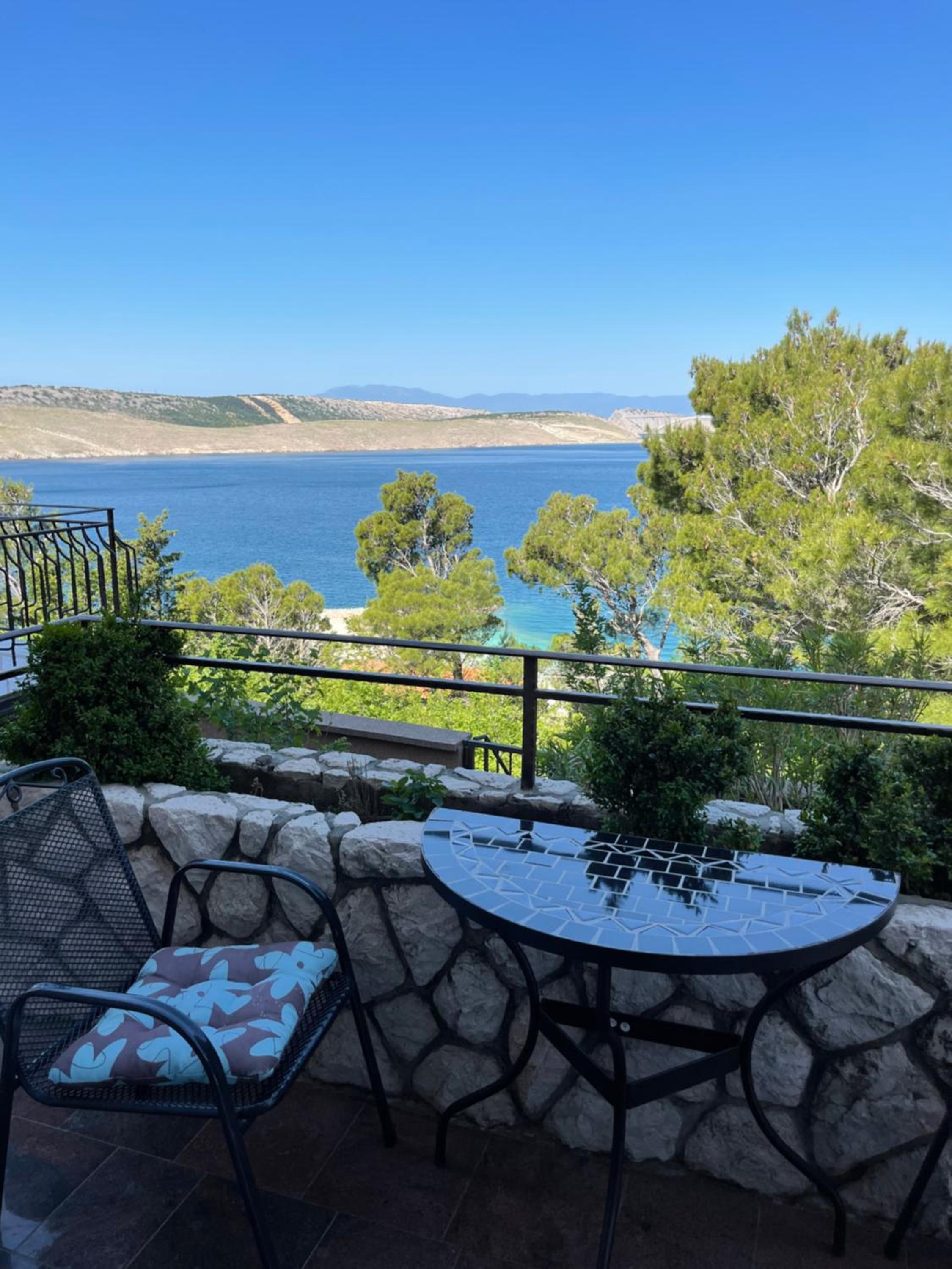 One-Bedroom Apartment with Sea View - Photo 21