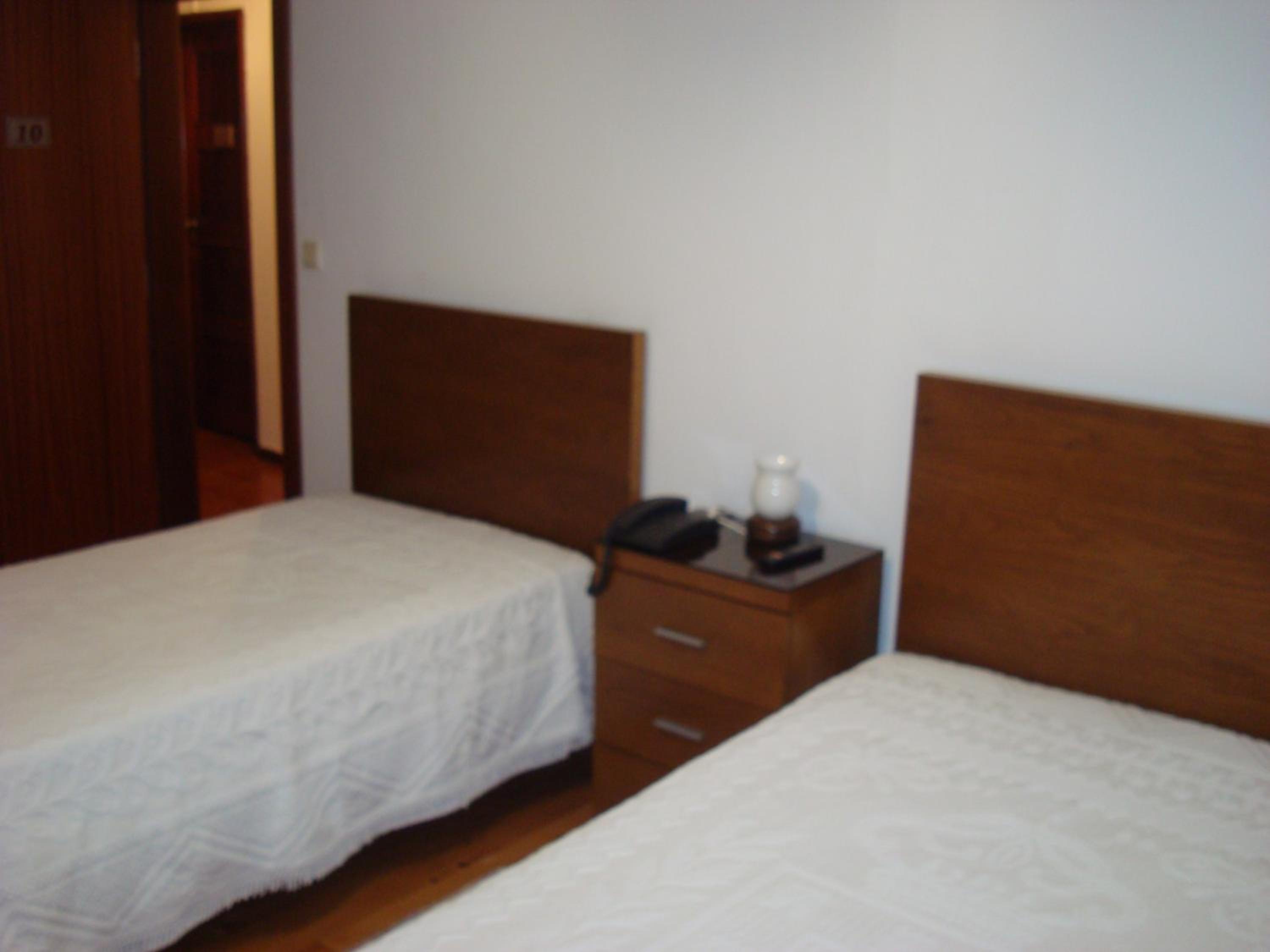 Economy Twin Room - Photo 3