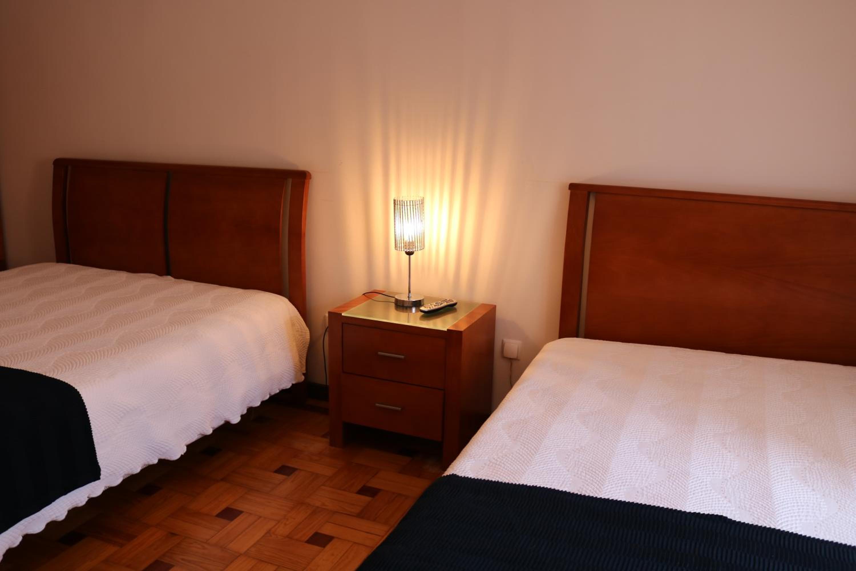 Economy Twin Room - Photo 4