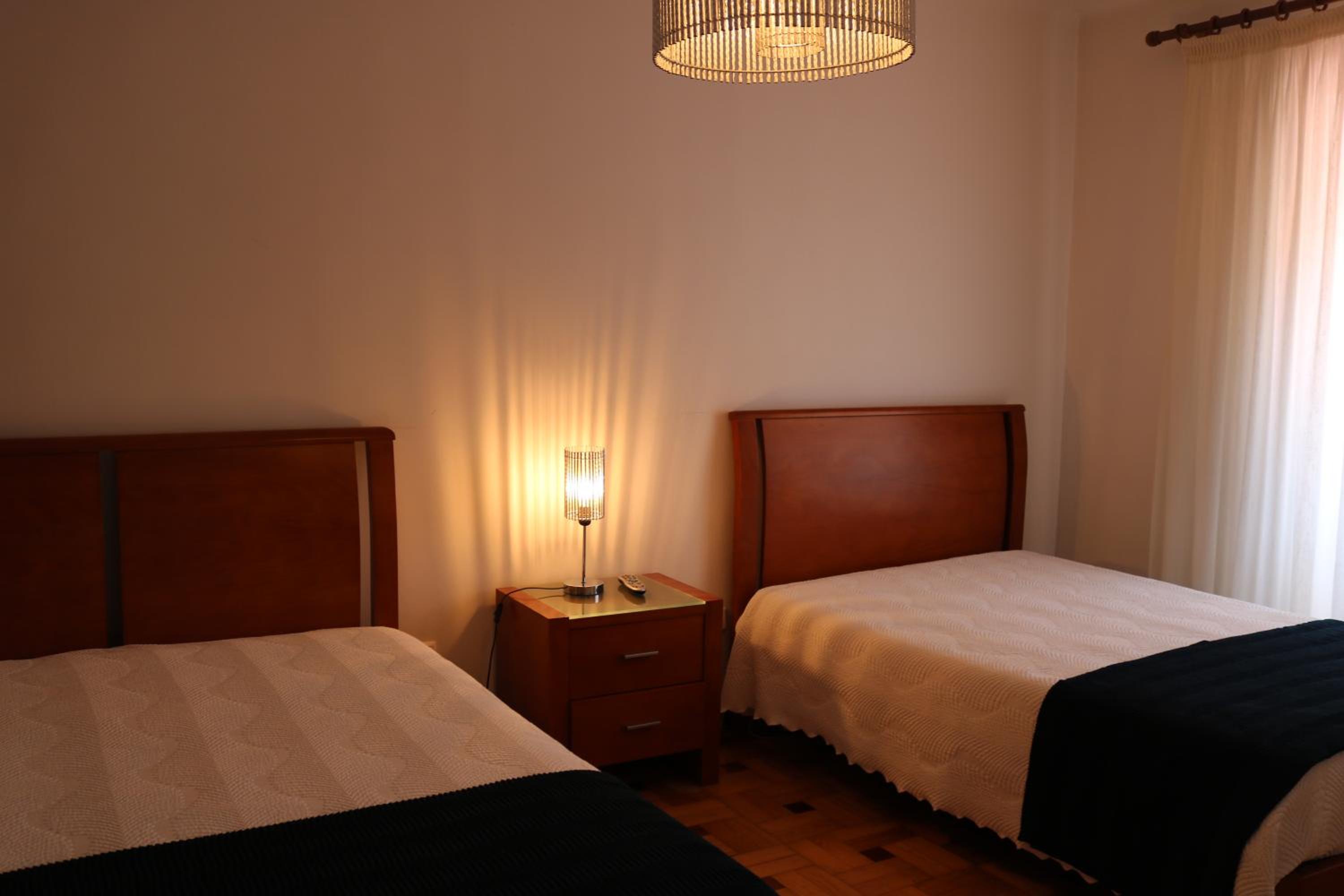 Economy Twin Room - Photo 5
