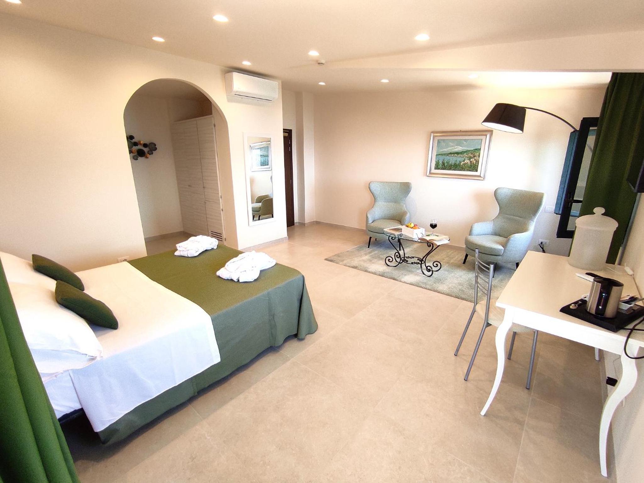Junior Suite with Sea View photo 2