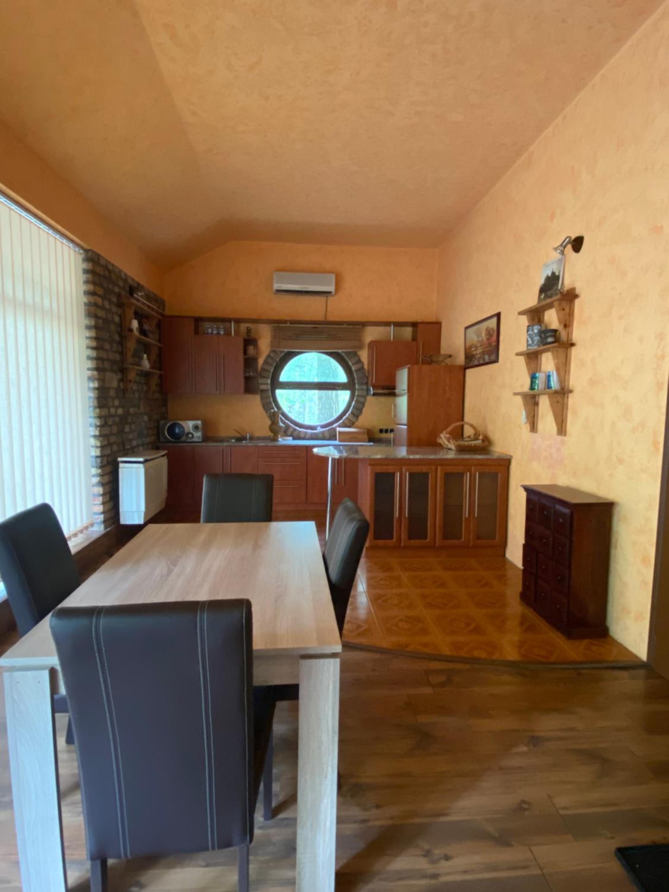 Superior Family Room - Photo 1
