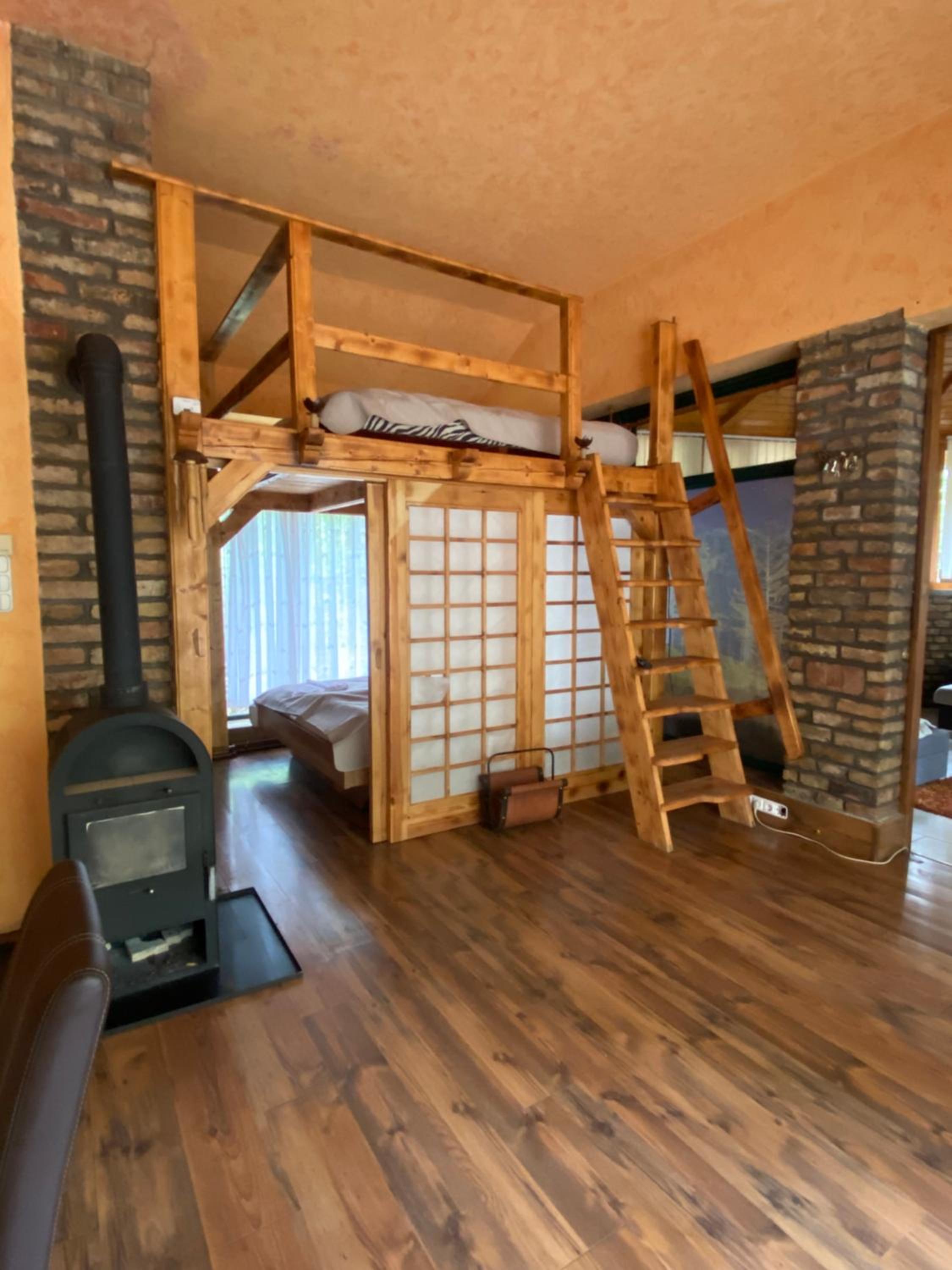 Superior Family Room - Photo 2