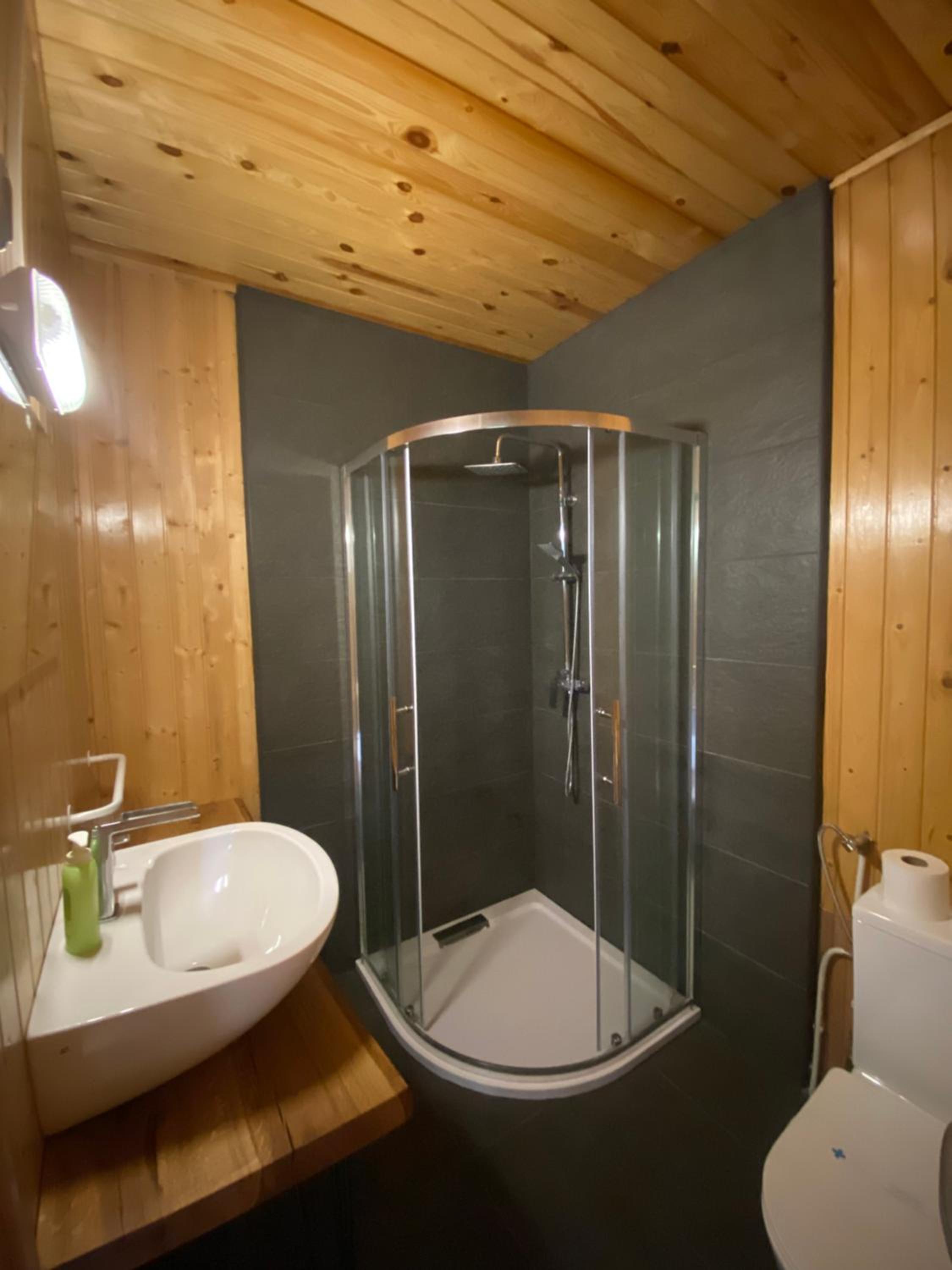 Twin Room with Bathroom - Photo 3