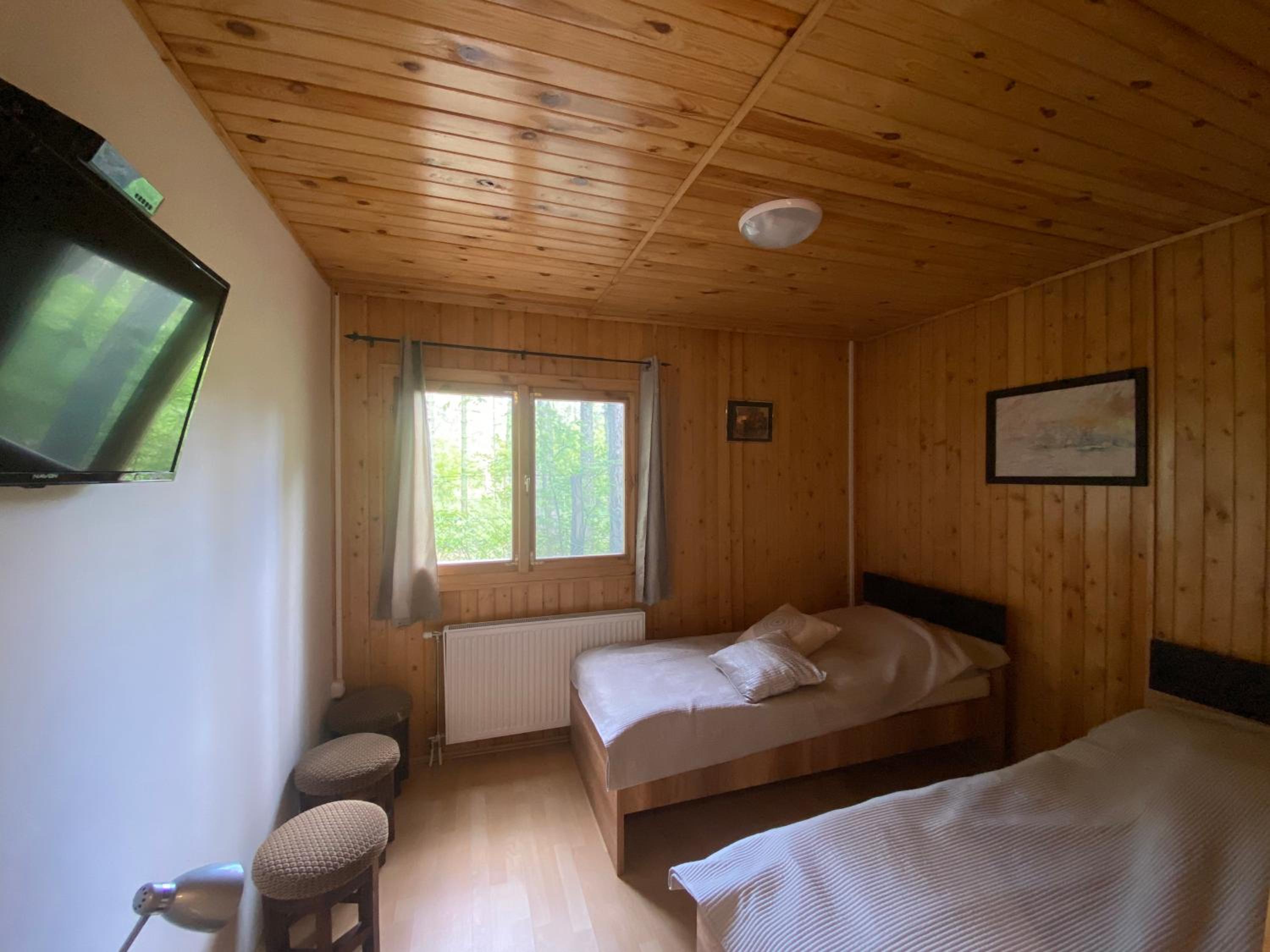 Twin Room with Bathroom - Photo 2