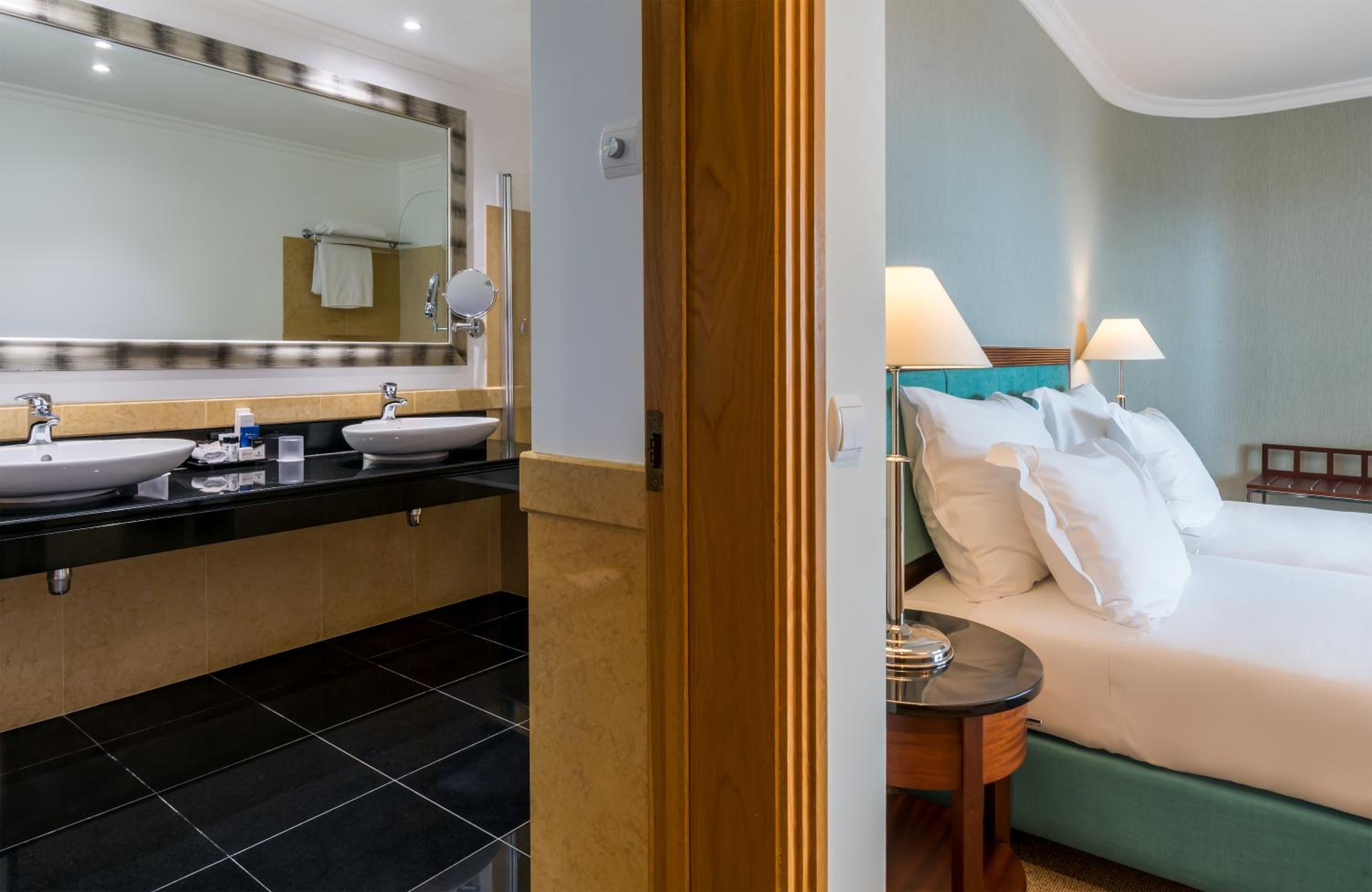 Suite with Sea View - Photo 2