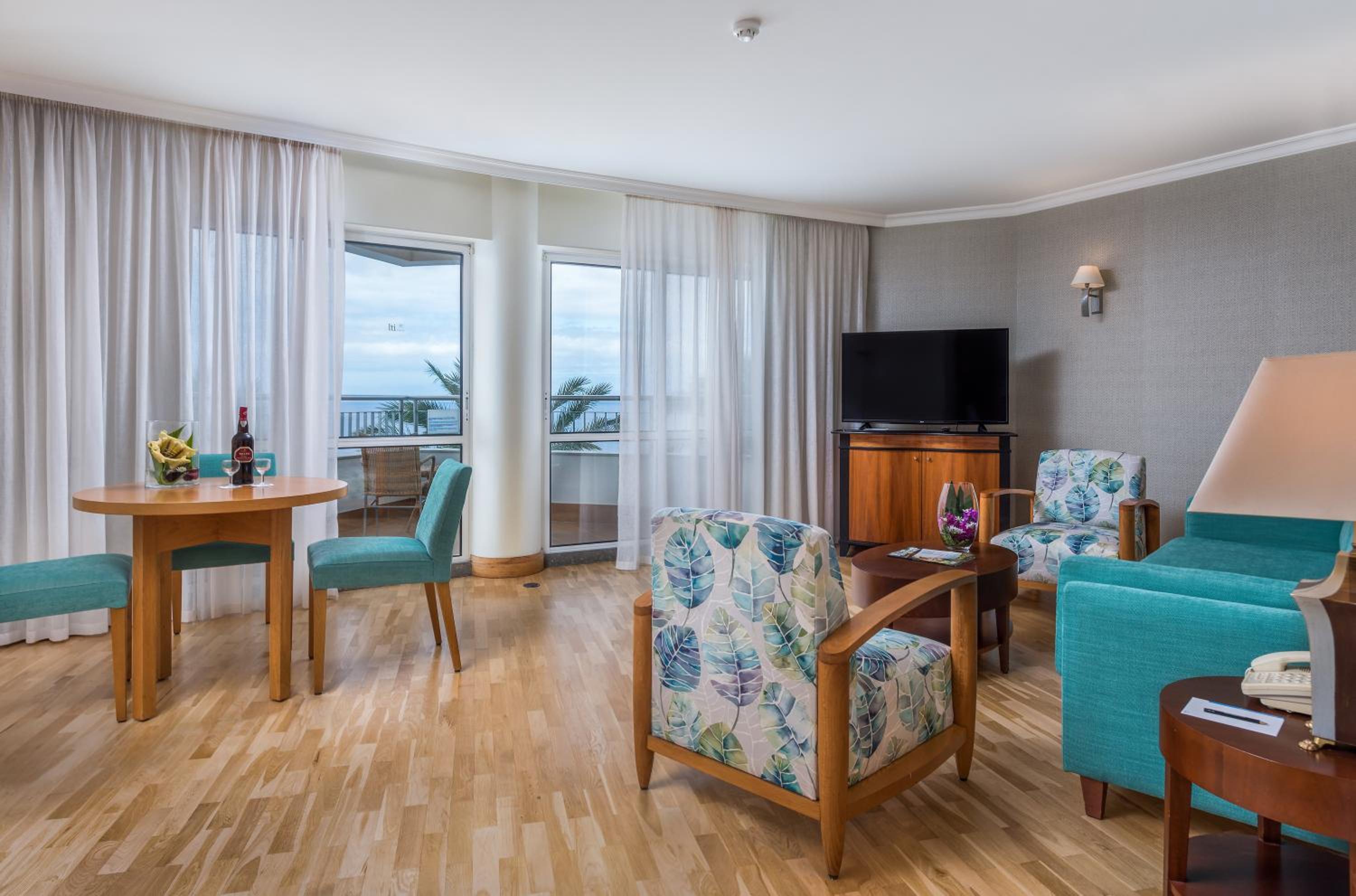 Suite with Sea View - Photo 4