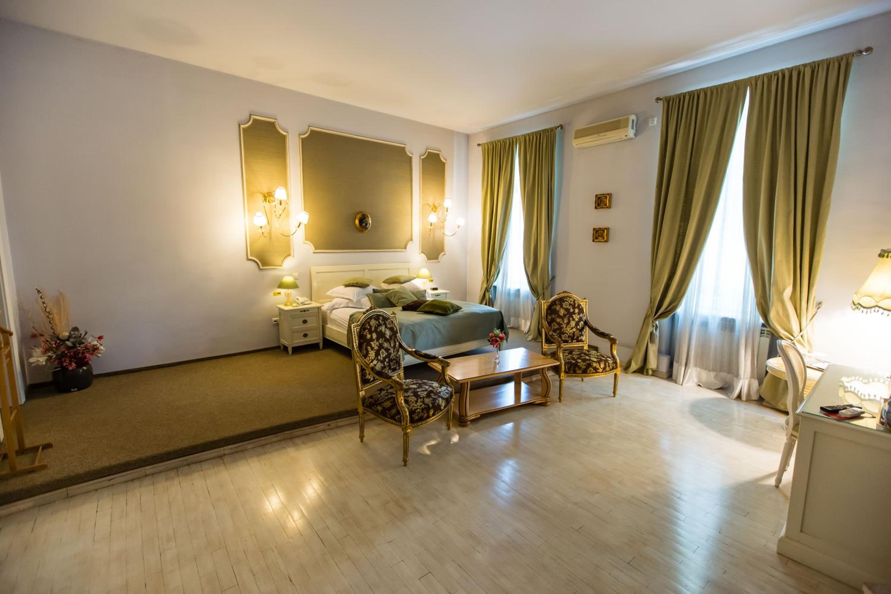 Deluxe Room - Photo 2