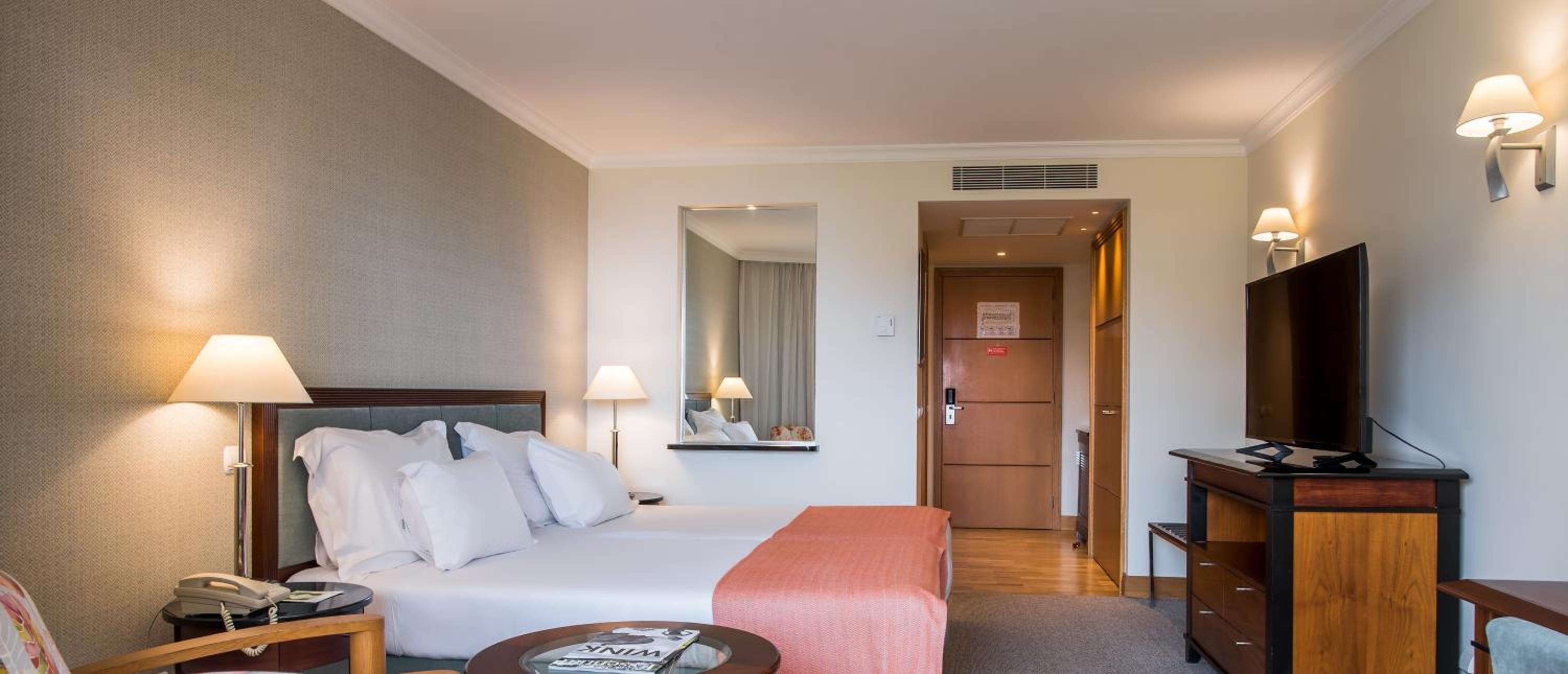 Twin Room - Photo 2