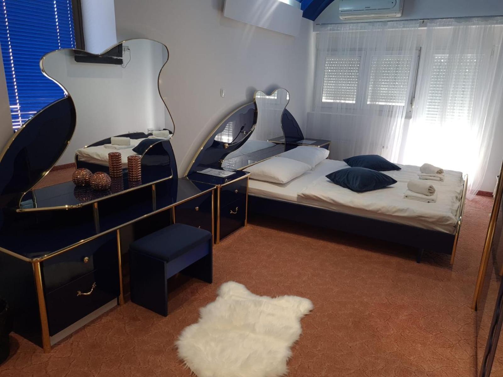 Double Room with Balcony - Photo 3