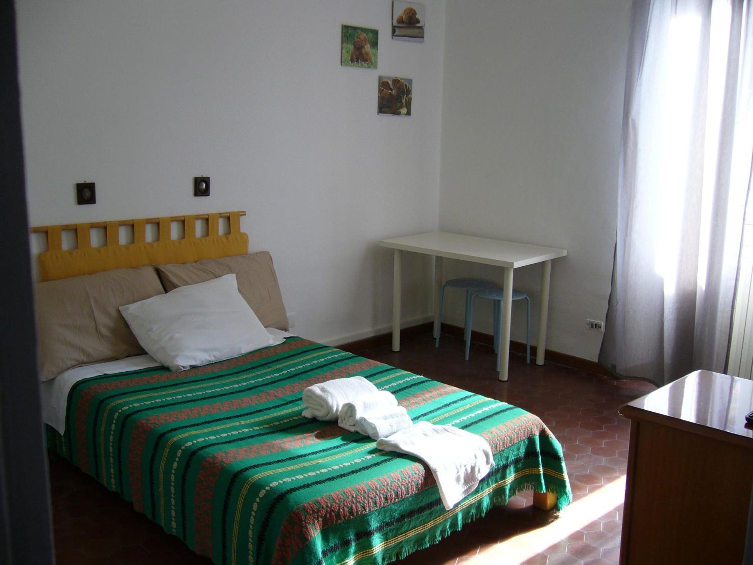 Single Room with Shared Bathroom photo 3